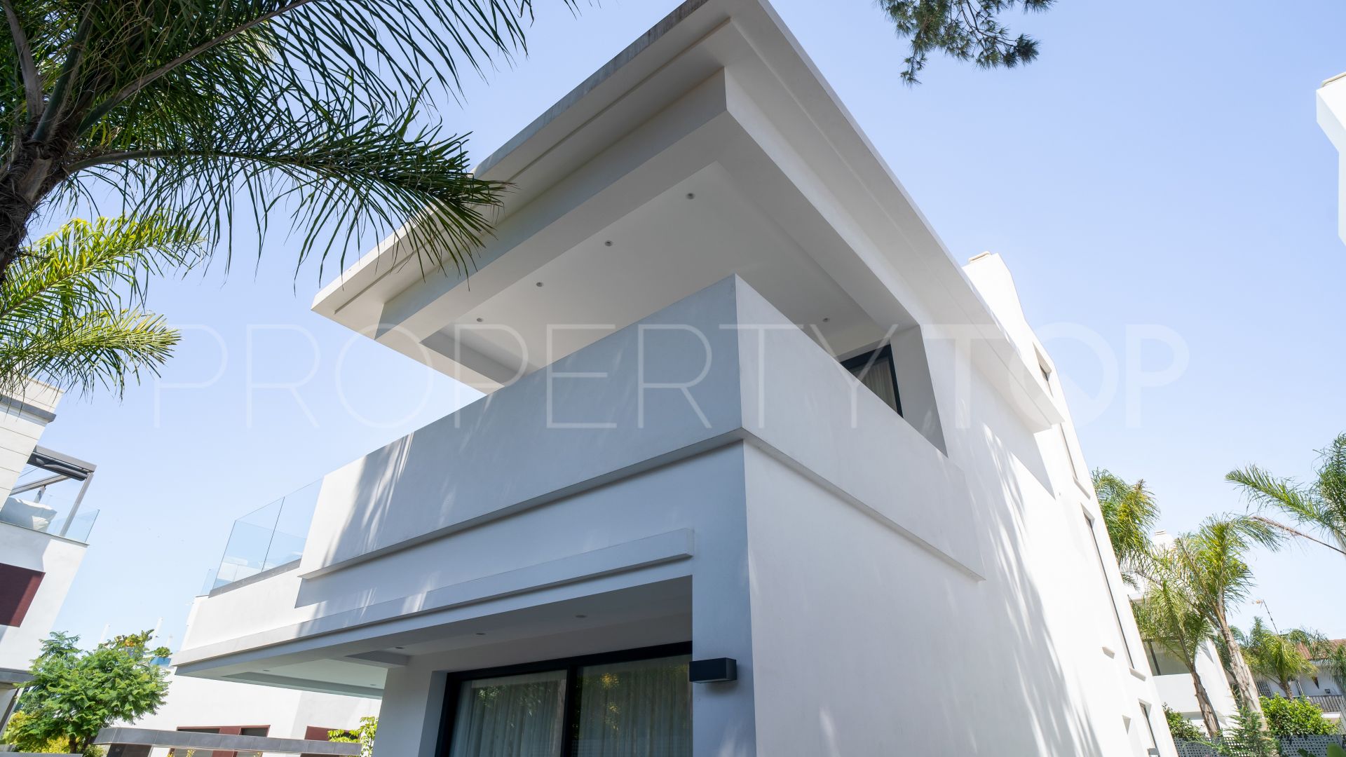 For sale villa in Rio Verde Playa with 4 bedrooms