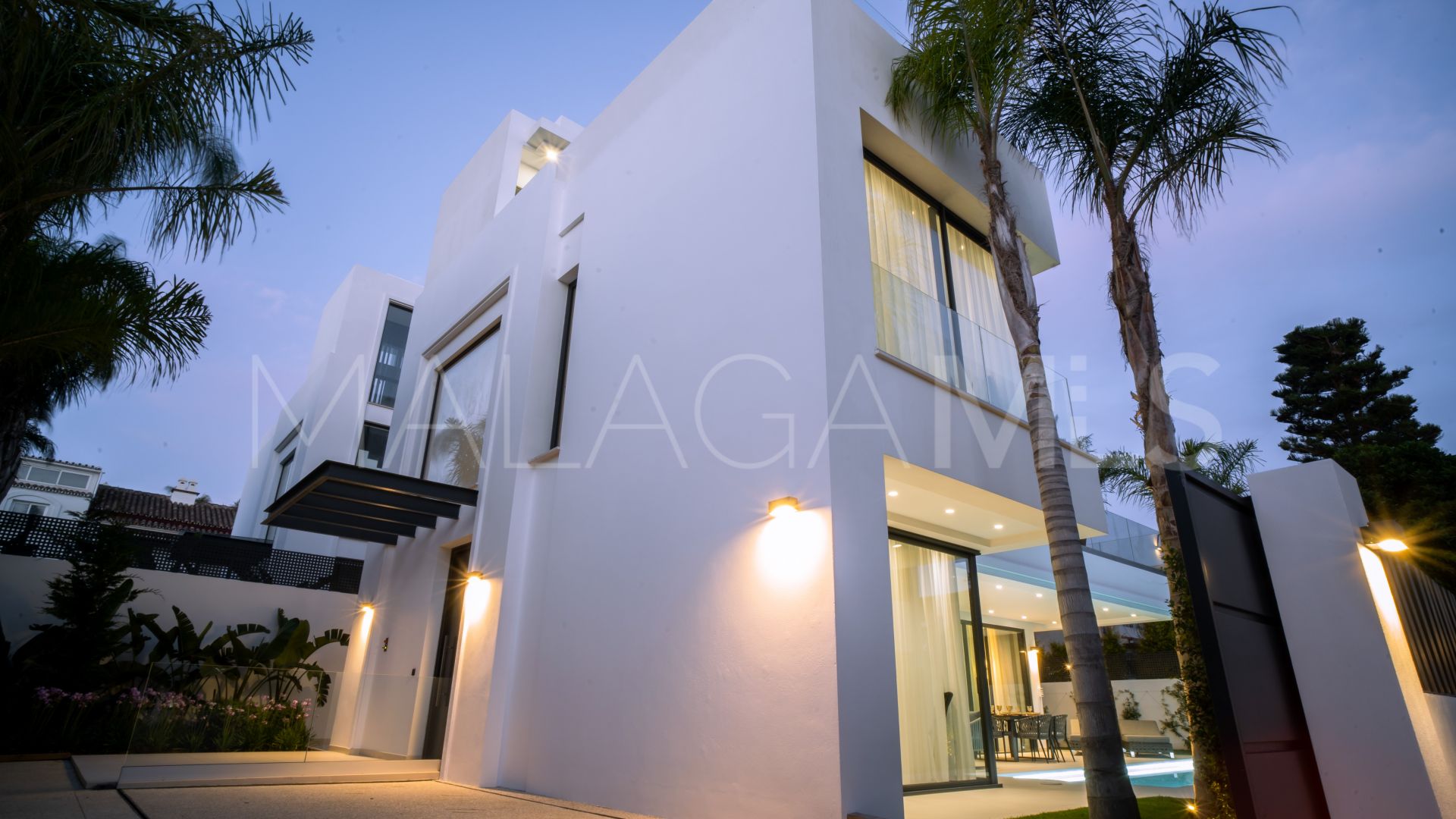 For sale villa in Rio Verde Playa with 4 bedrooms