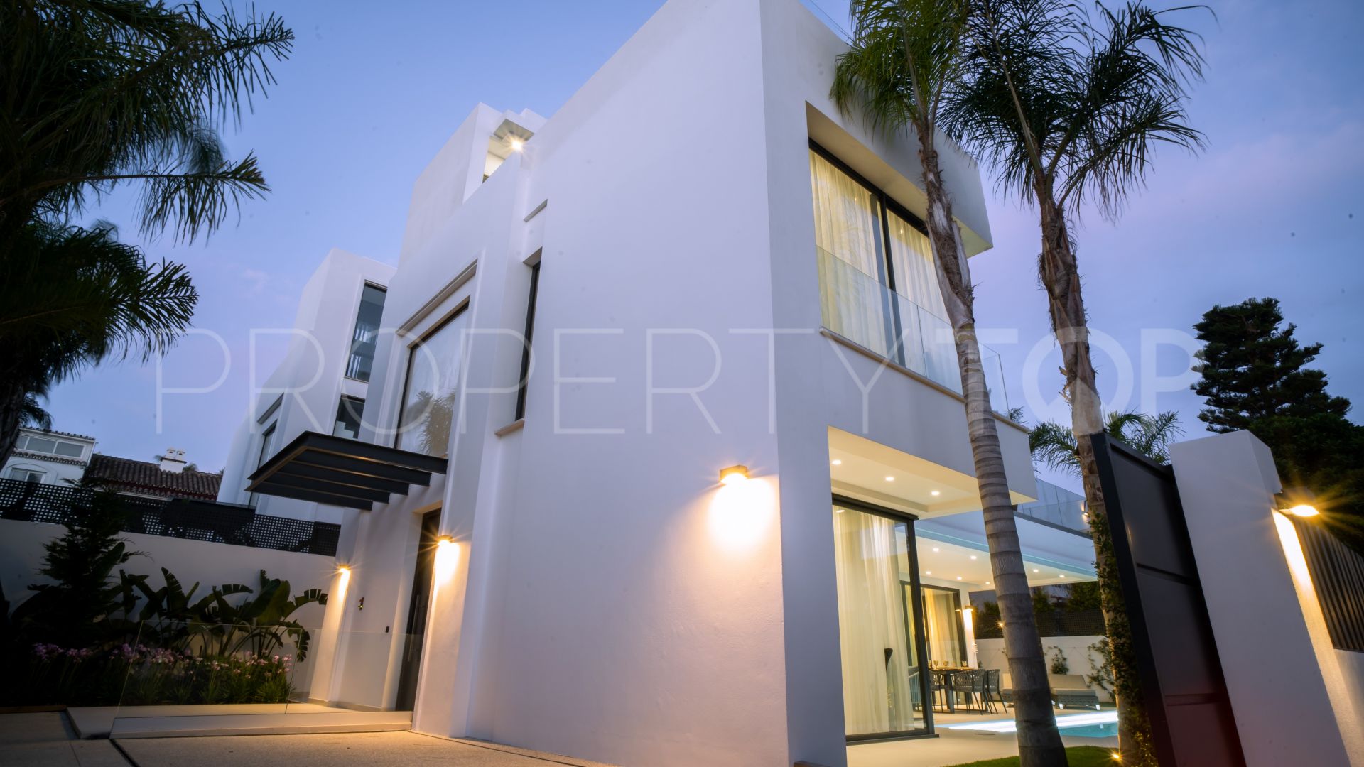 For sale villa in Rio Verde Playa with 4 bedrooms