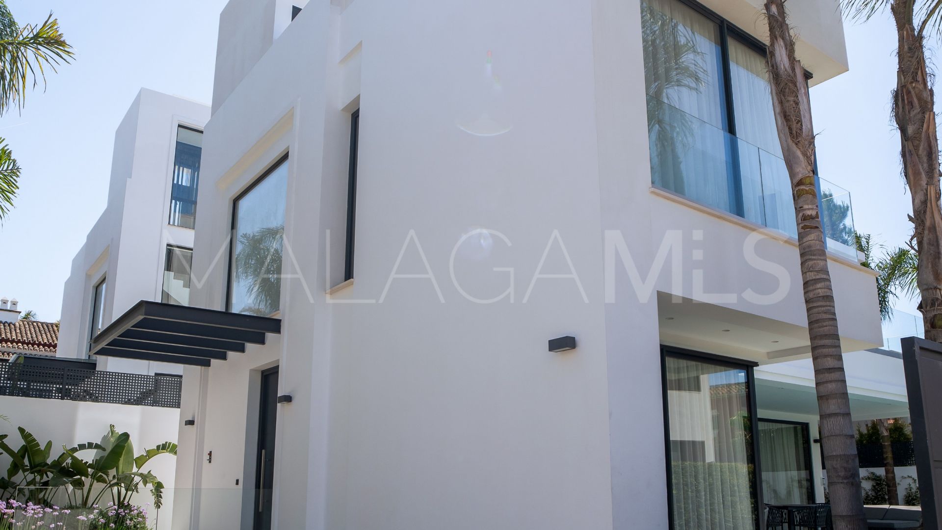 For sale villa in Rio Verde Playa with 4 bedrooms