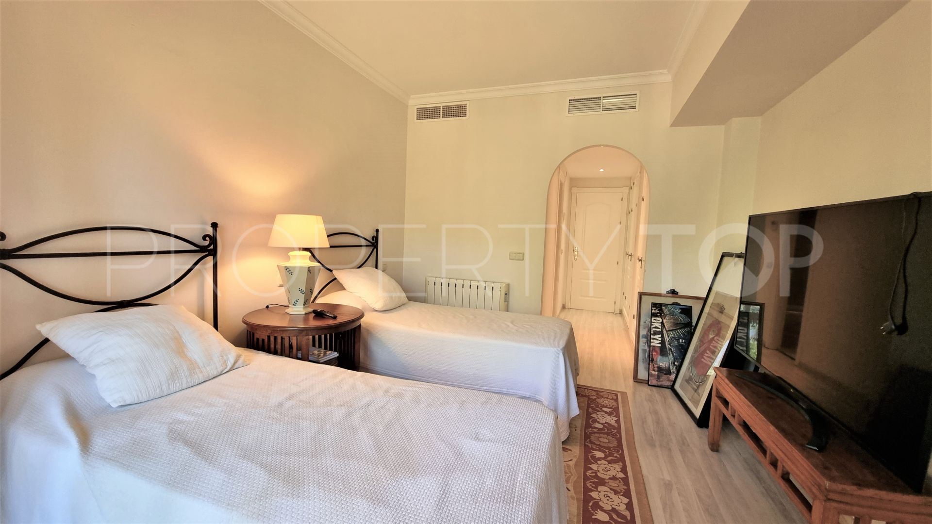 Apartamento a la venta con 3 dormitorios en Alhambra del Golf