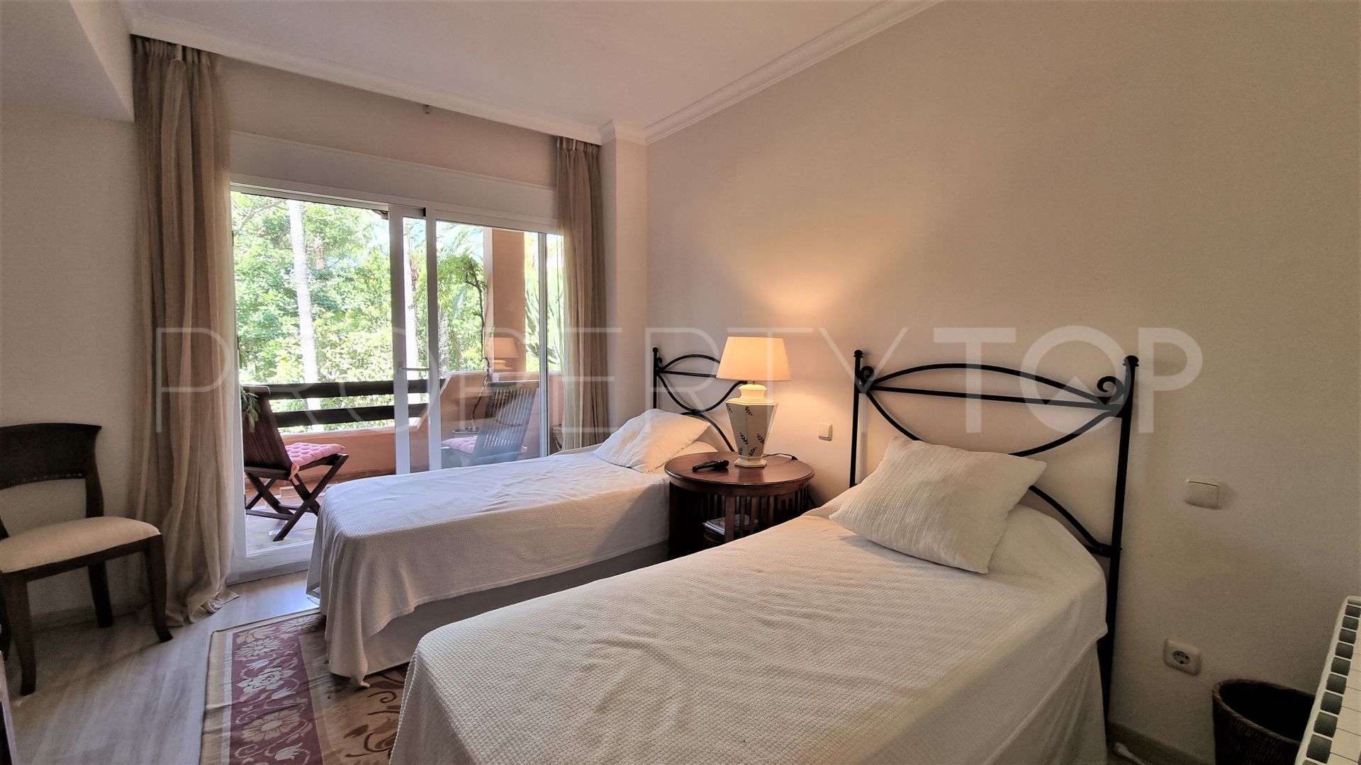 Apartamento a la venta con 3 dormitorios en Alhambra del Golf