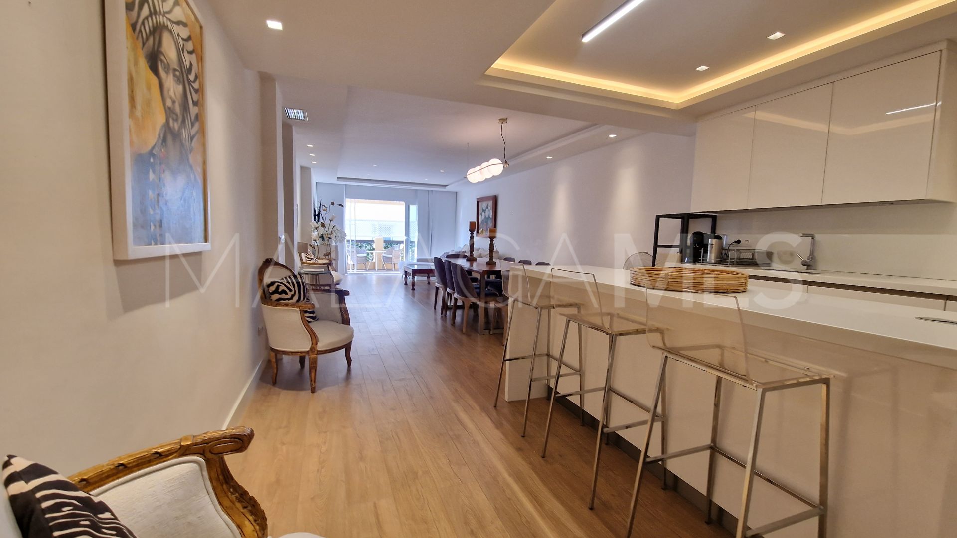 Buy apartamento planta baja in Marbella Este