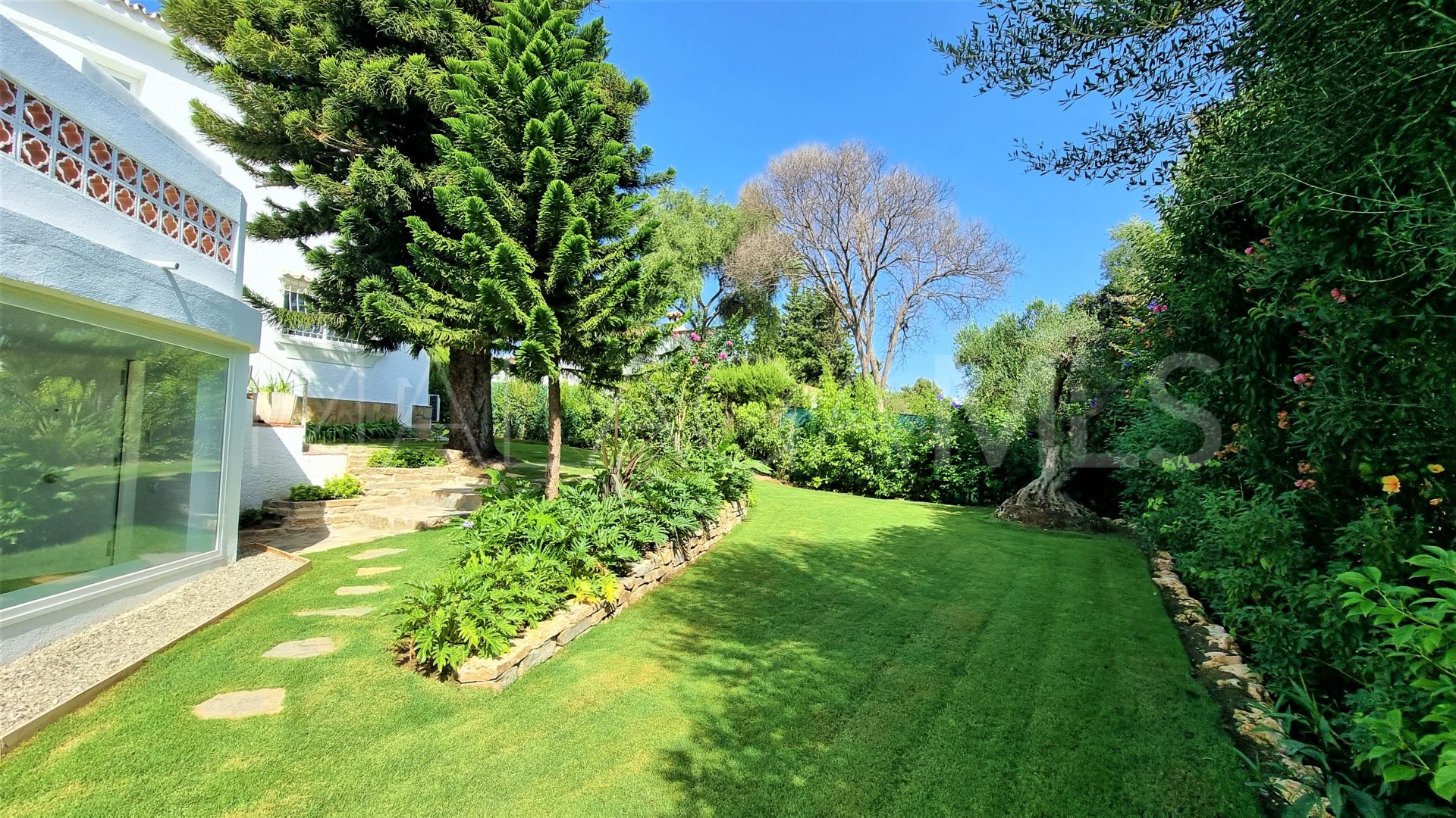 Villa for sale in Guadalmina Alta