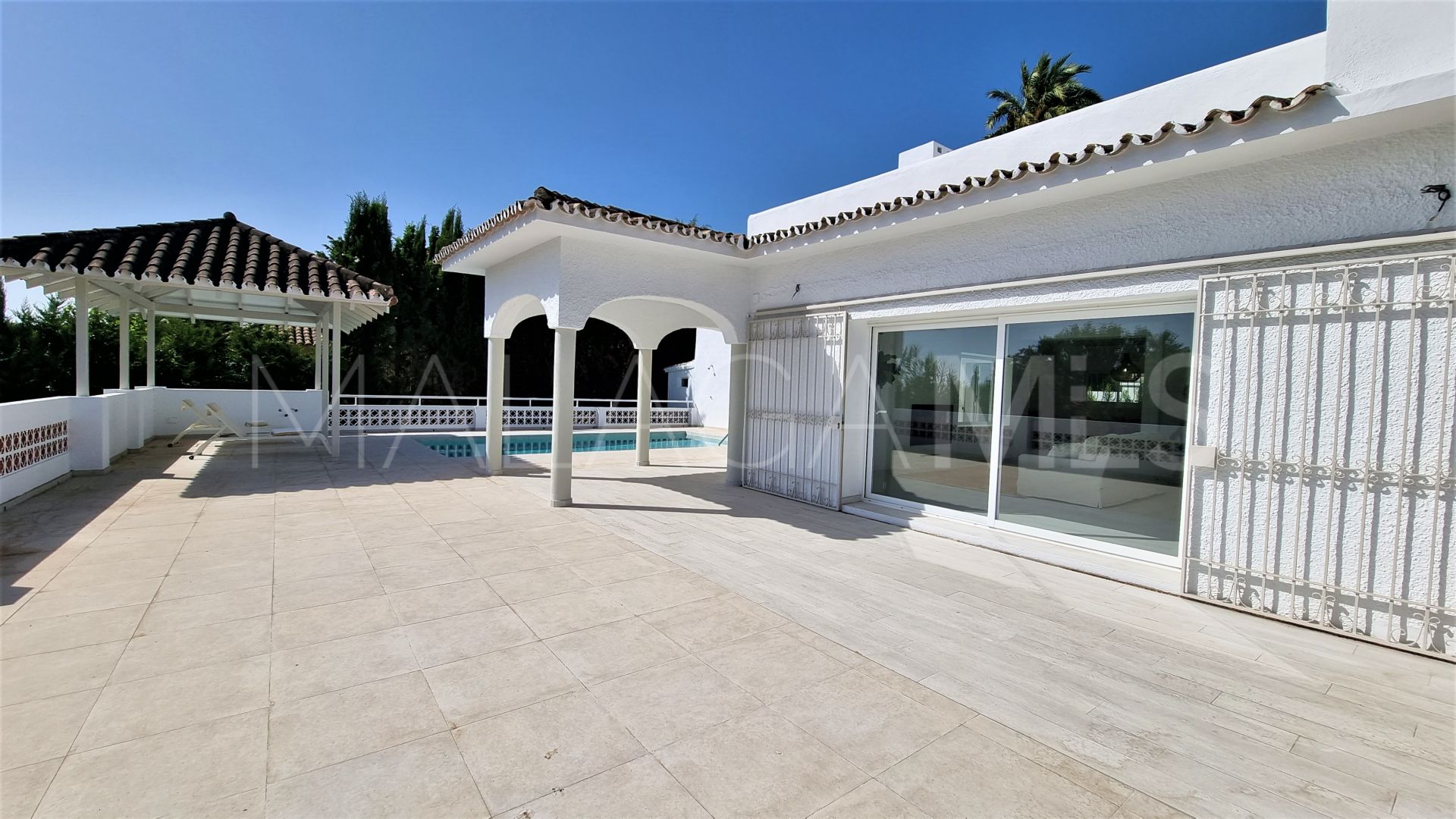 Villa for sale in Guadalmina Alta with 5 bedrooms