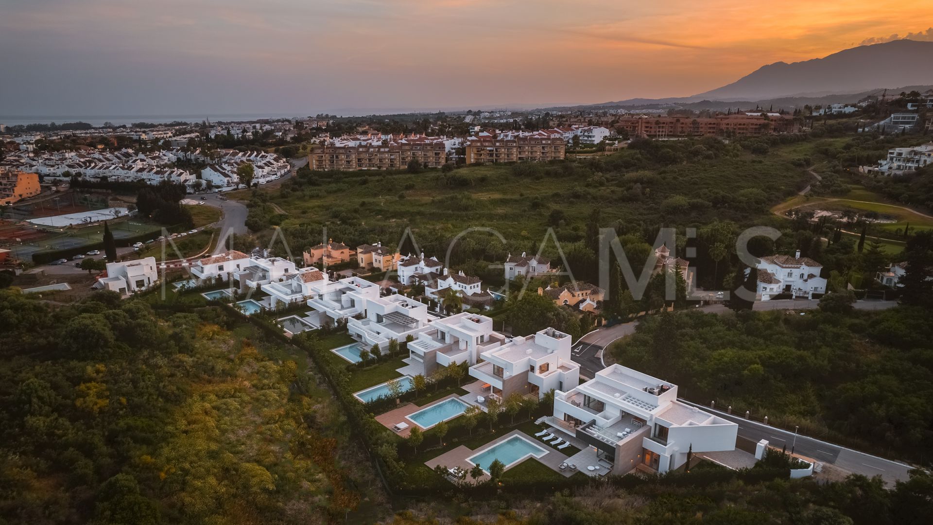 Villa for sale in Paraiso Alto with 5 bedrooms