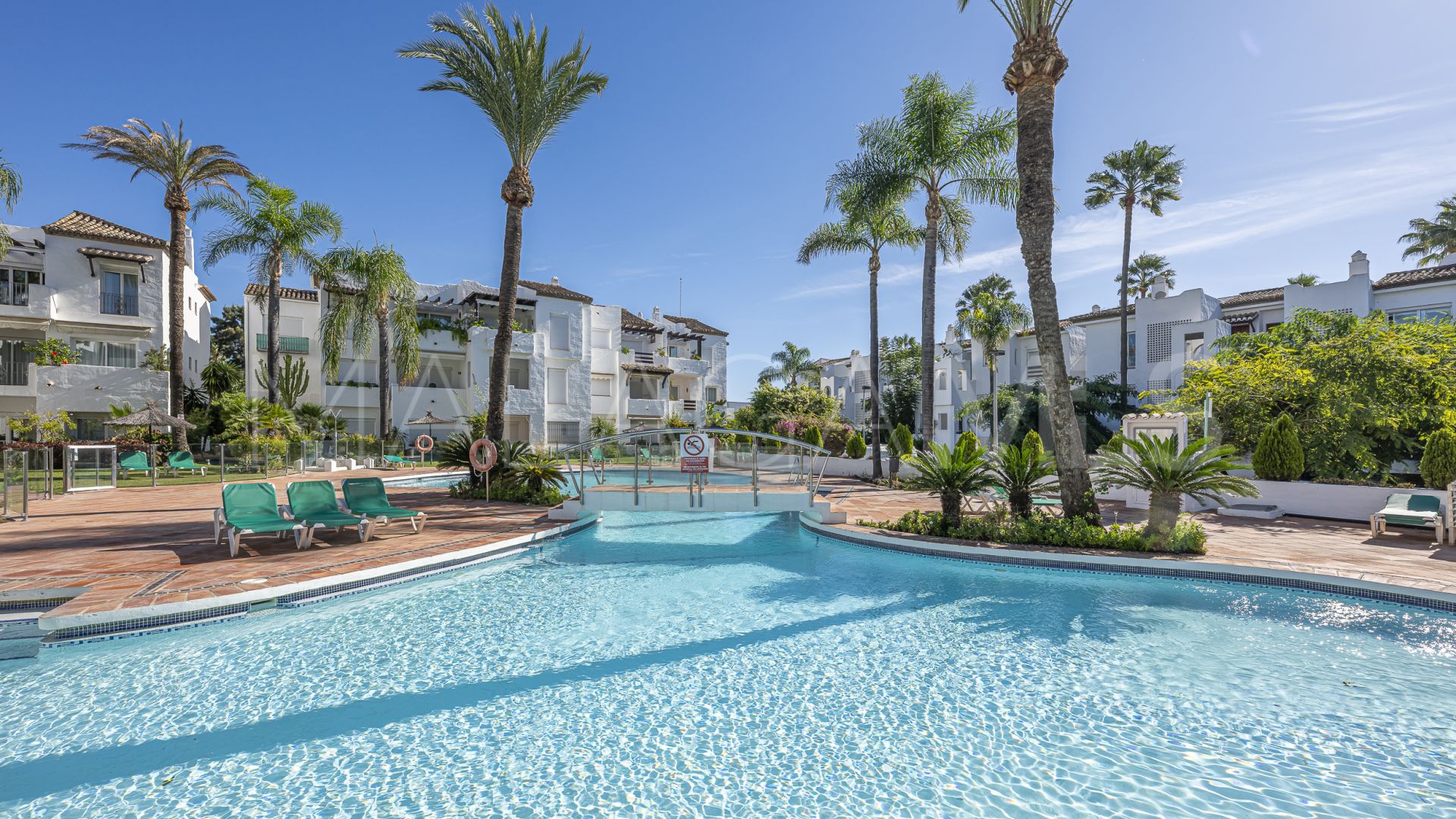 For sale ground floor apartment in Costalita