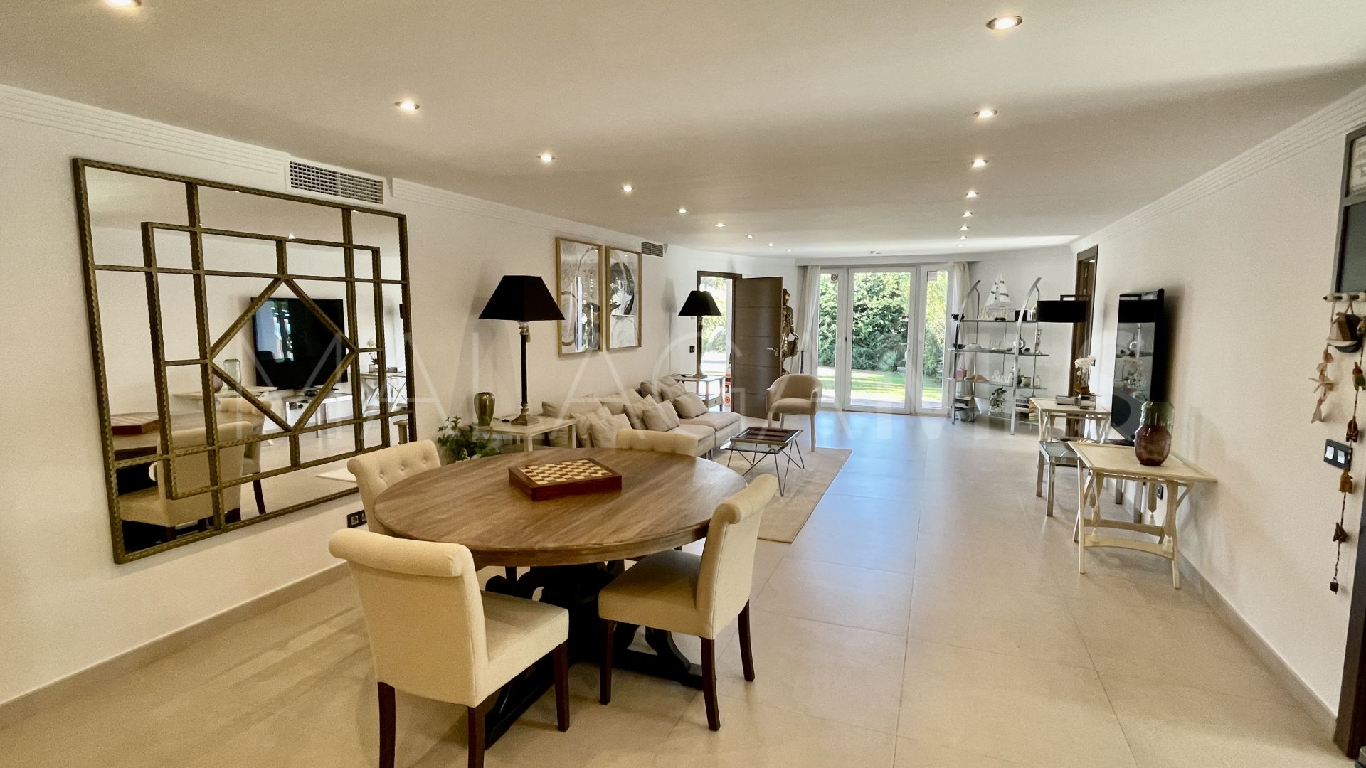 Villa for sale in San Pedro Playa