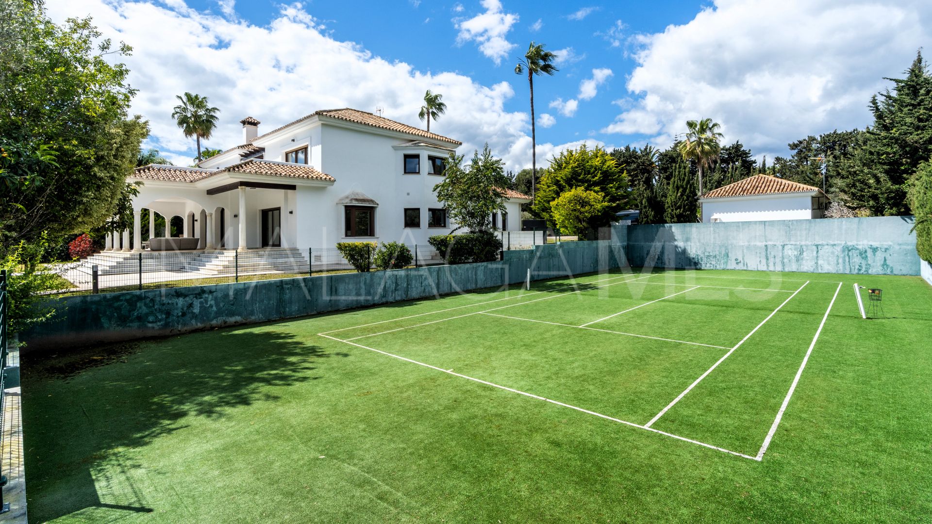 Villa for sale in Guadalmina Baja