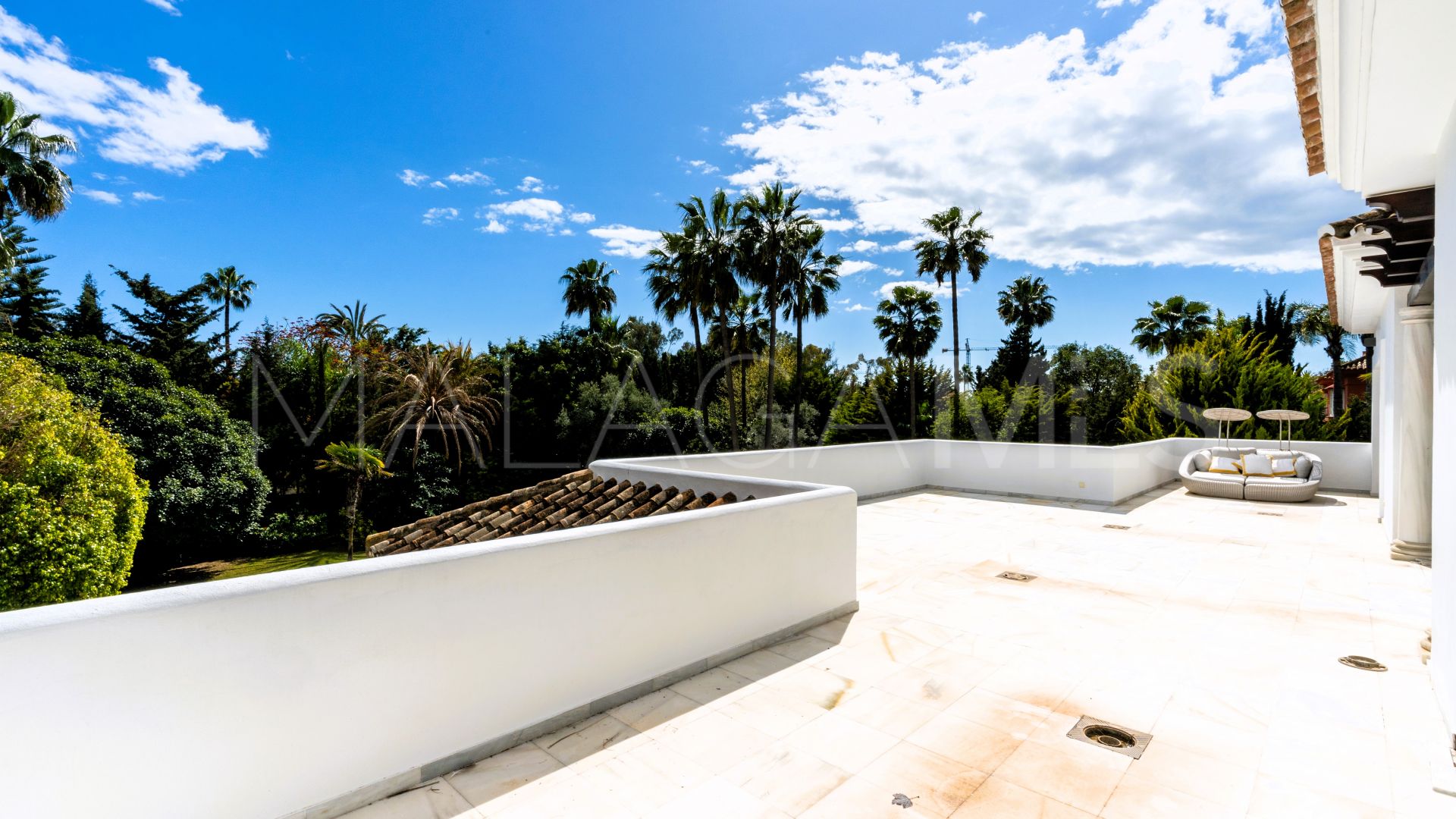 Villa for sale in Guadalmina Baja