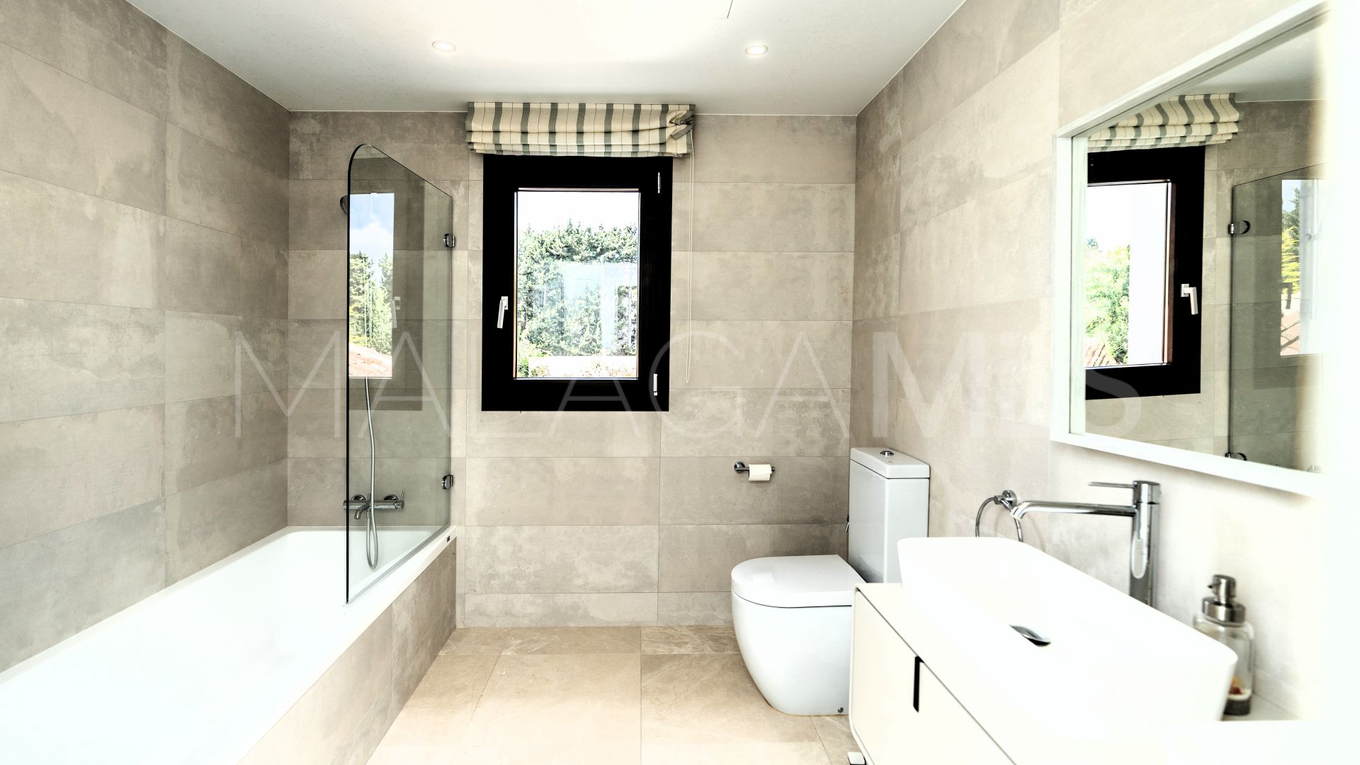 Villa for sale in Guadalmina Baja