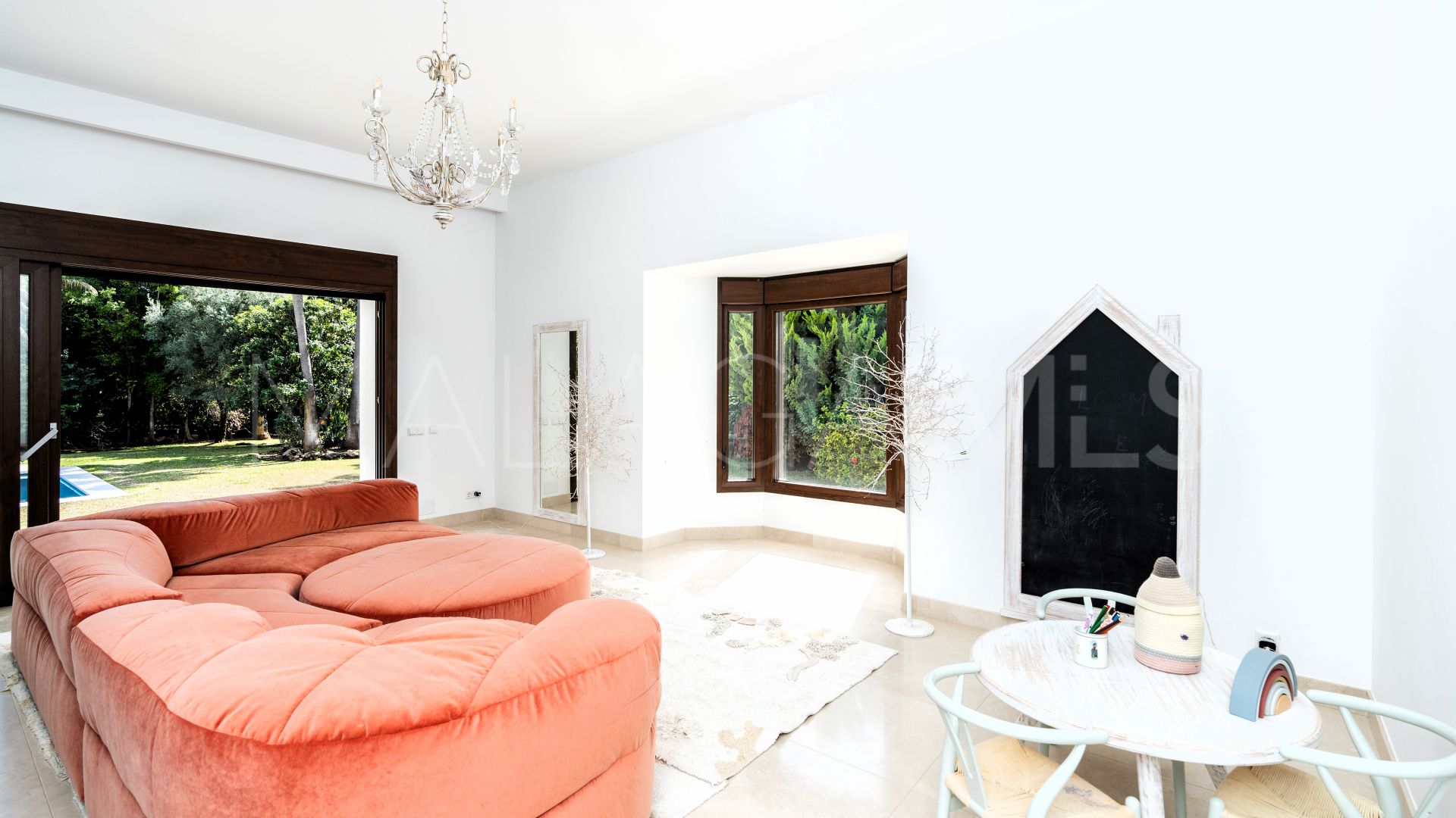 Villa for sale in Guadalmina Baja