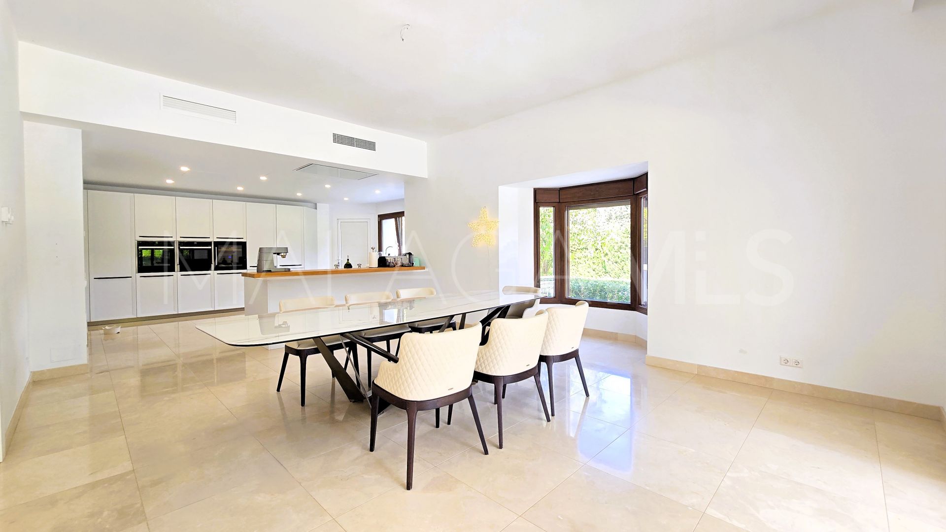 Villa for sale in Guadalmina Baja