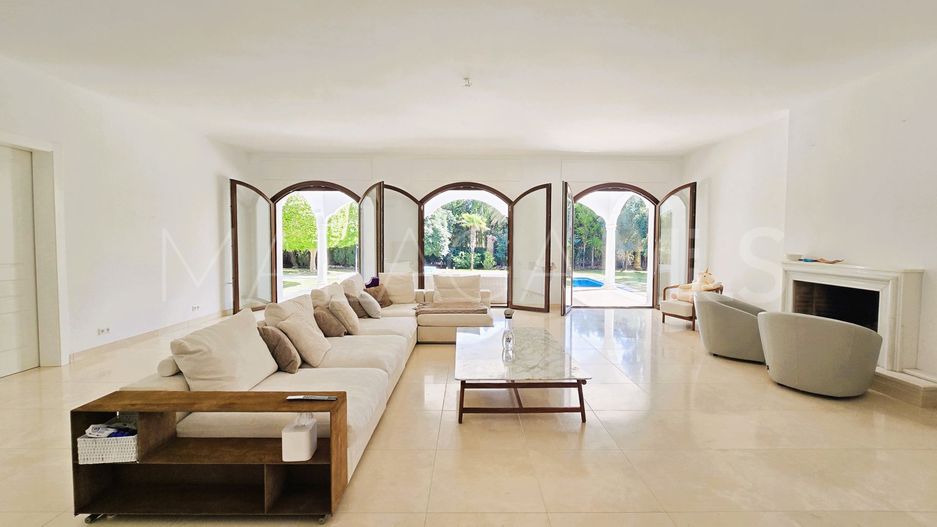Villa for sale in Guadalmina Baja
