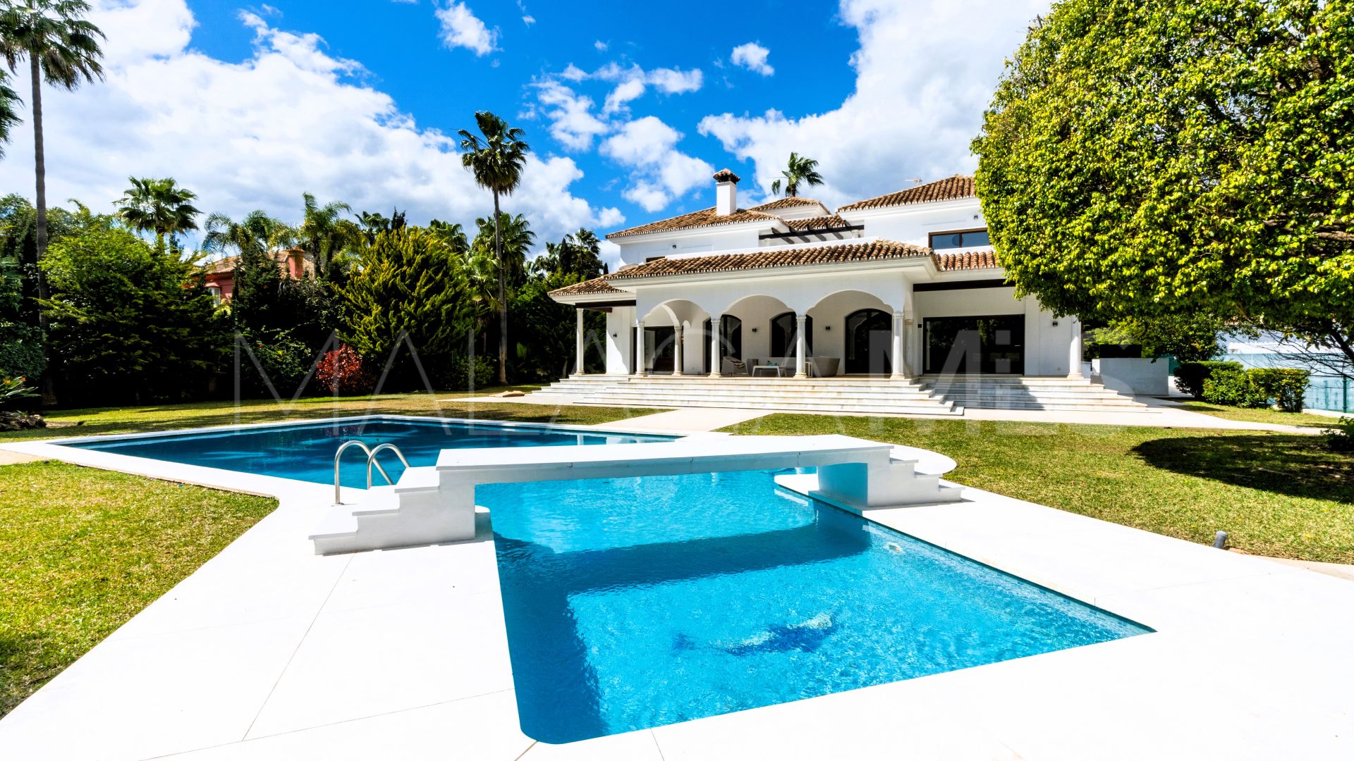 Villa for sale in Guadalmina Baja
