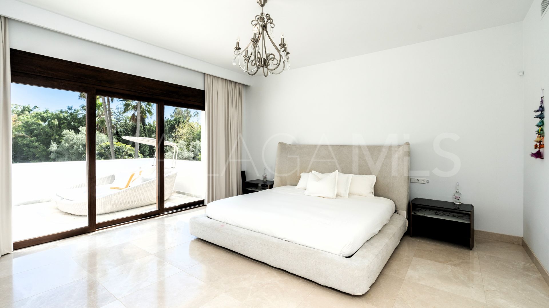Villa for sale in Guadalmina Baja