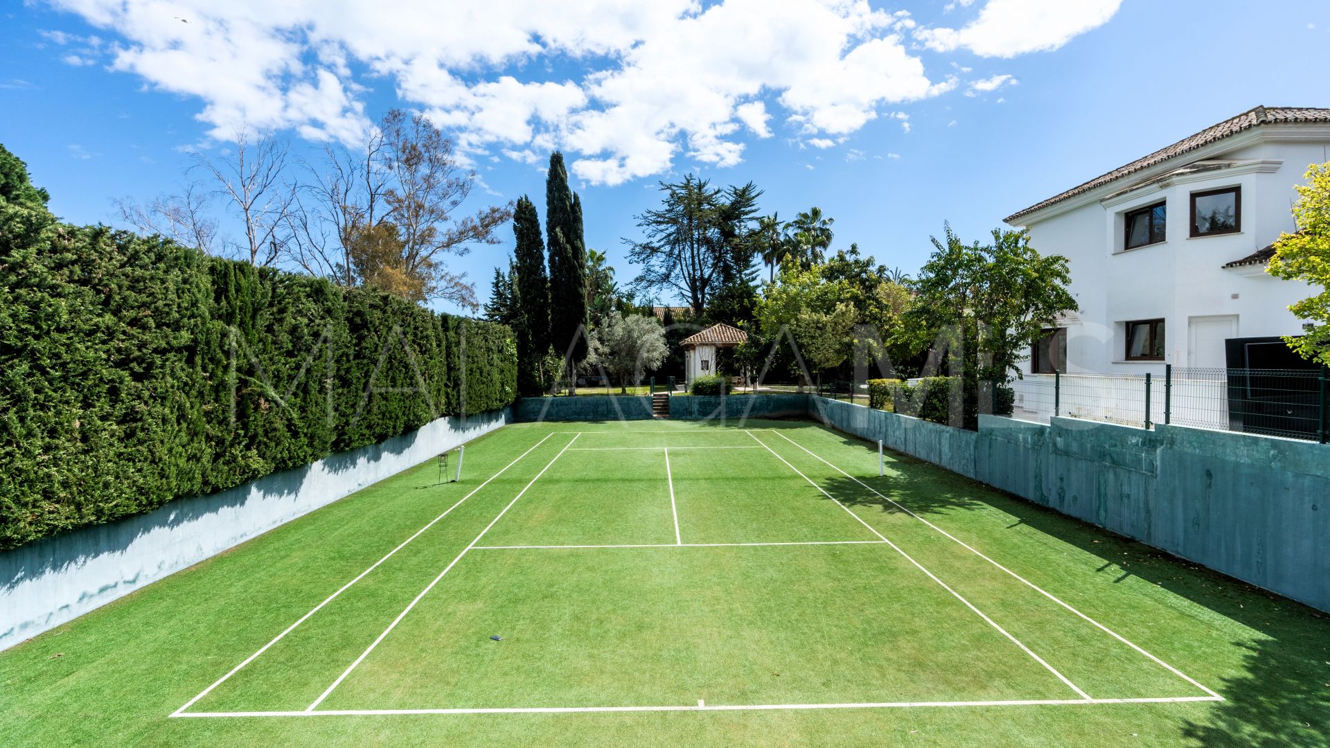 Villa for sale in Guadalmina Baja