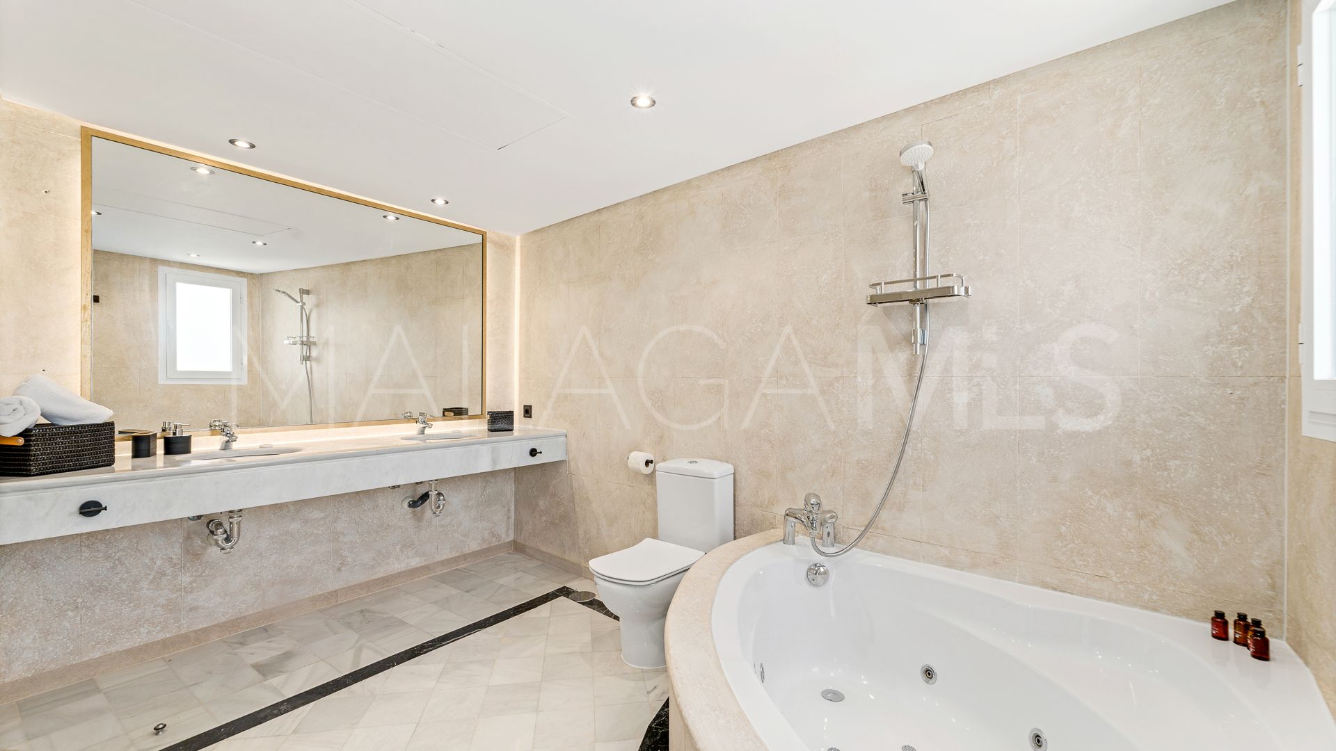 Villa for sale in Los Flamingos Golf