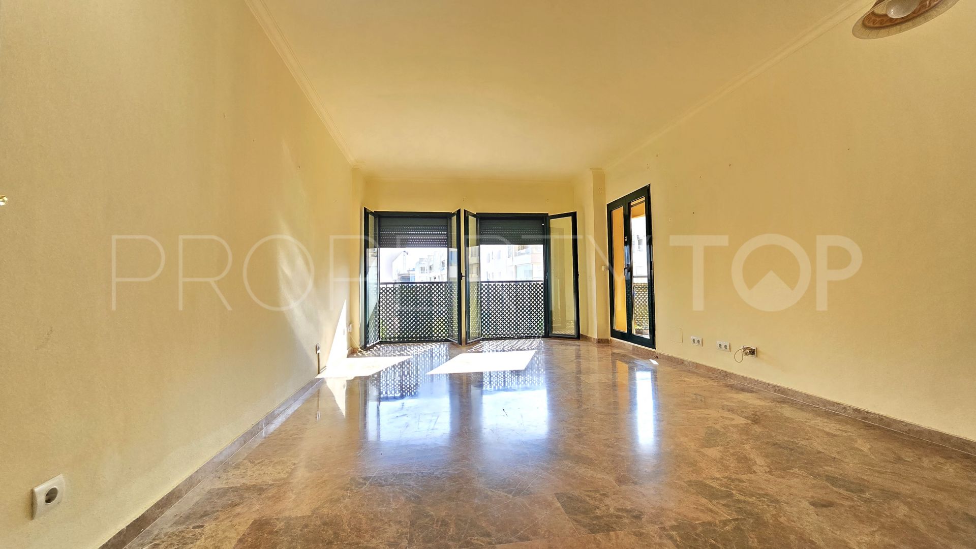 For sale apartment with 3 bedrooms in Los Naranjos