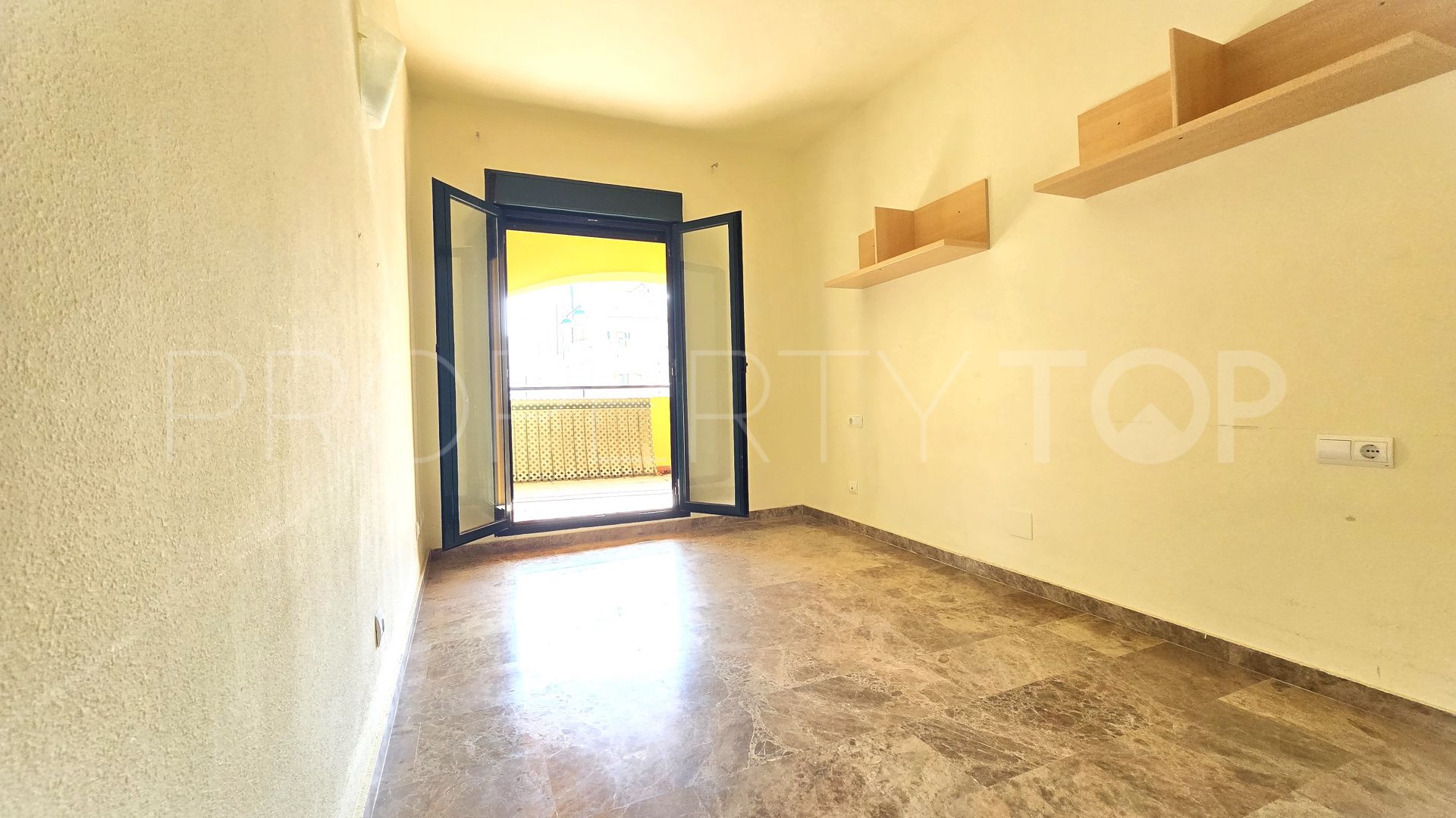 For sale apartment with 3 bedrooms in Los Naranjos