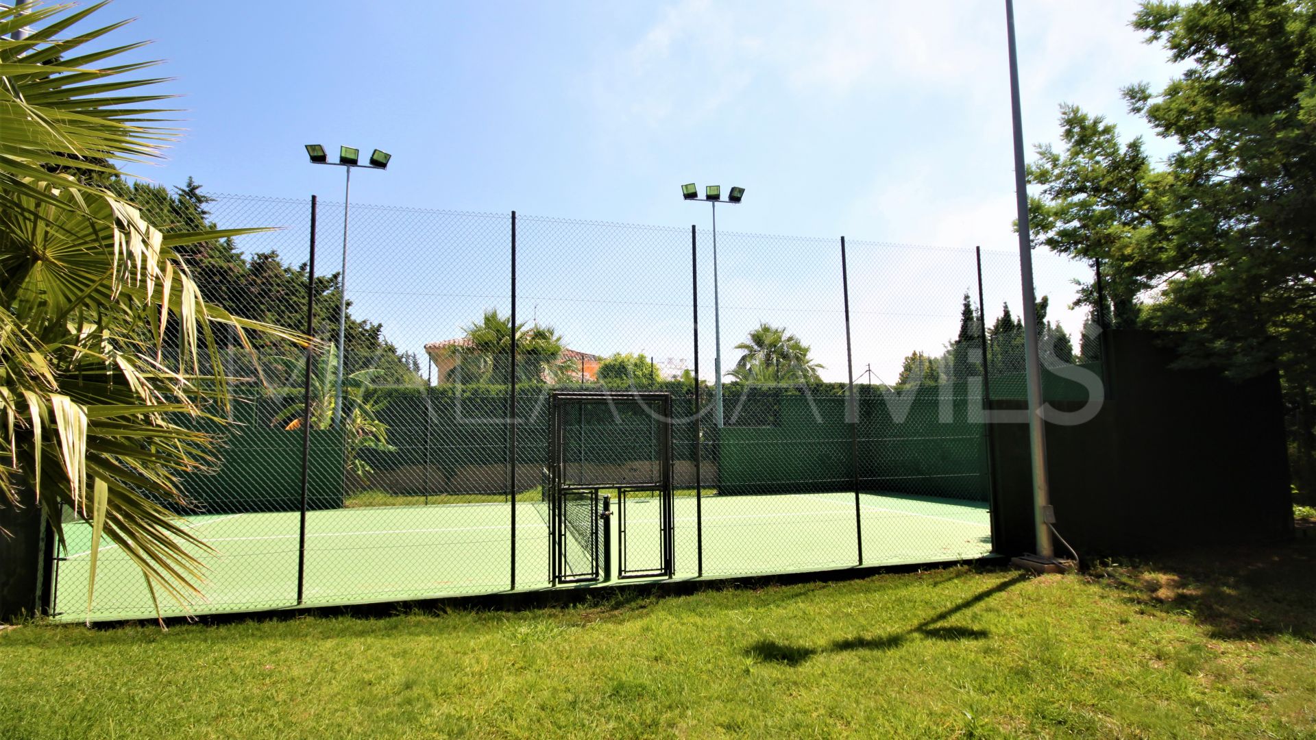 Villa for sale in Guadalmina Baja