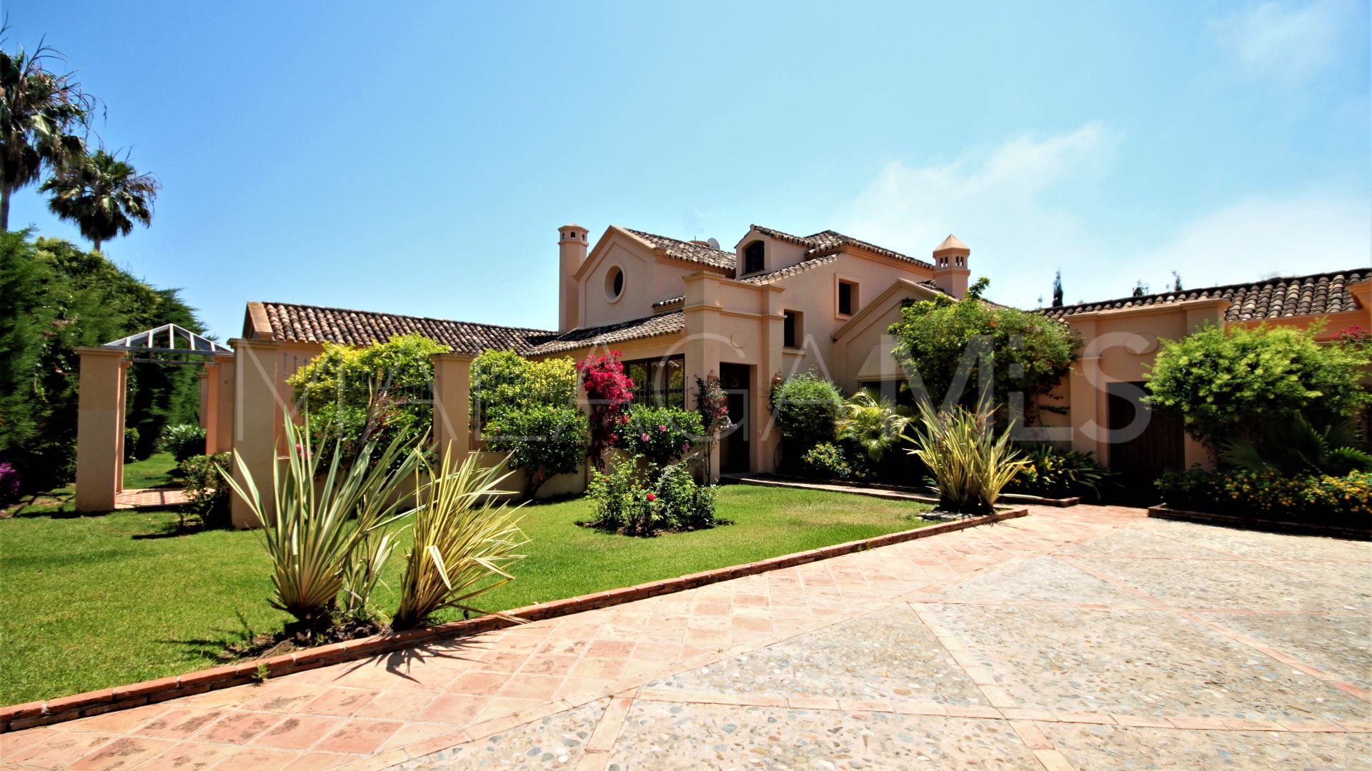 Villa for sale in Guadalmina Baja
