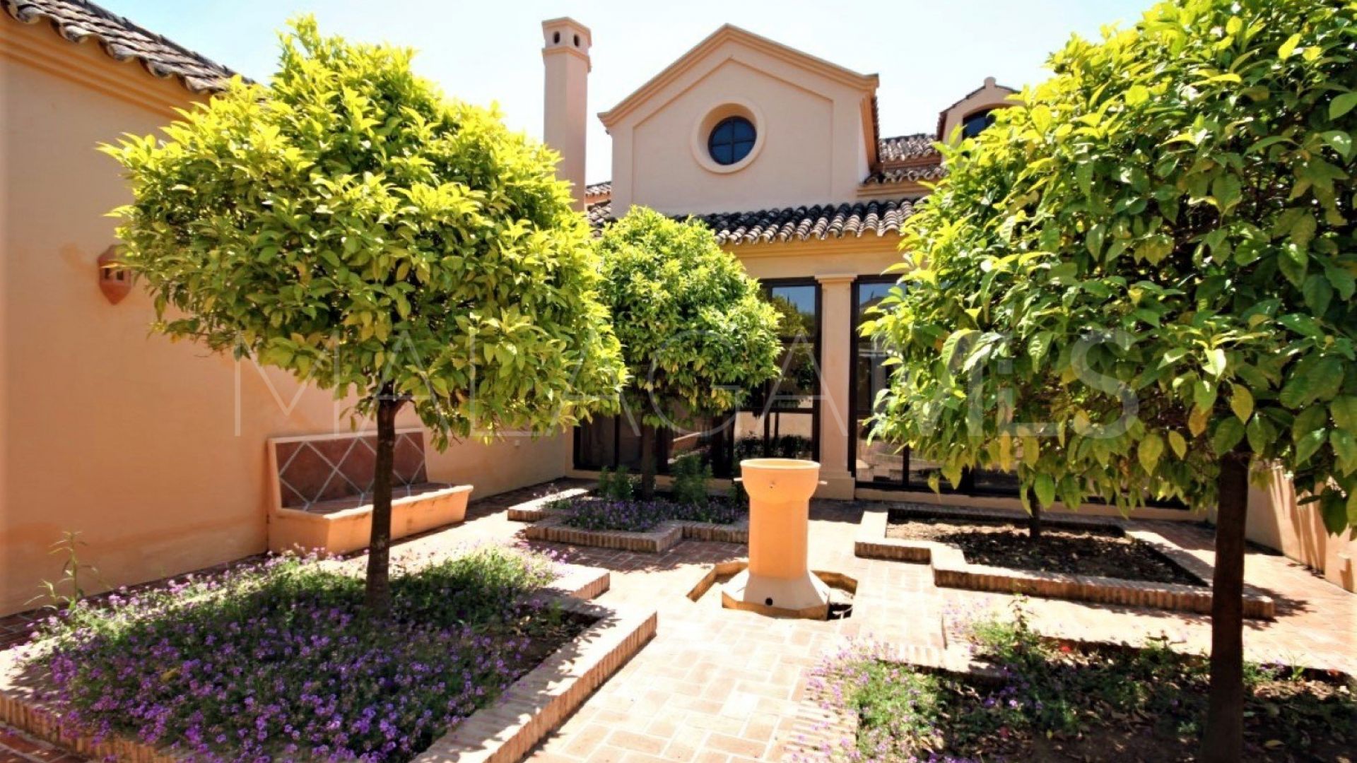 Villa for sale in Guadalmina Baja