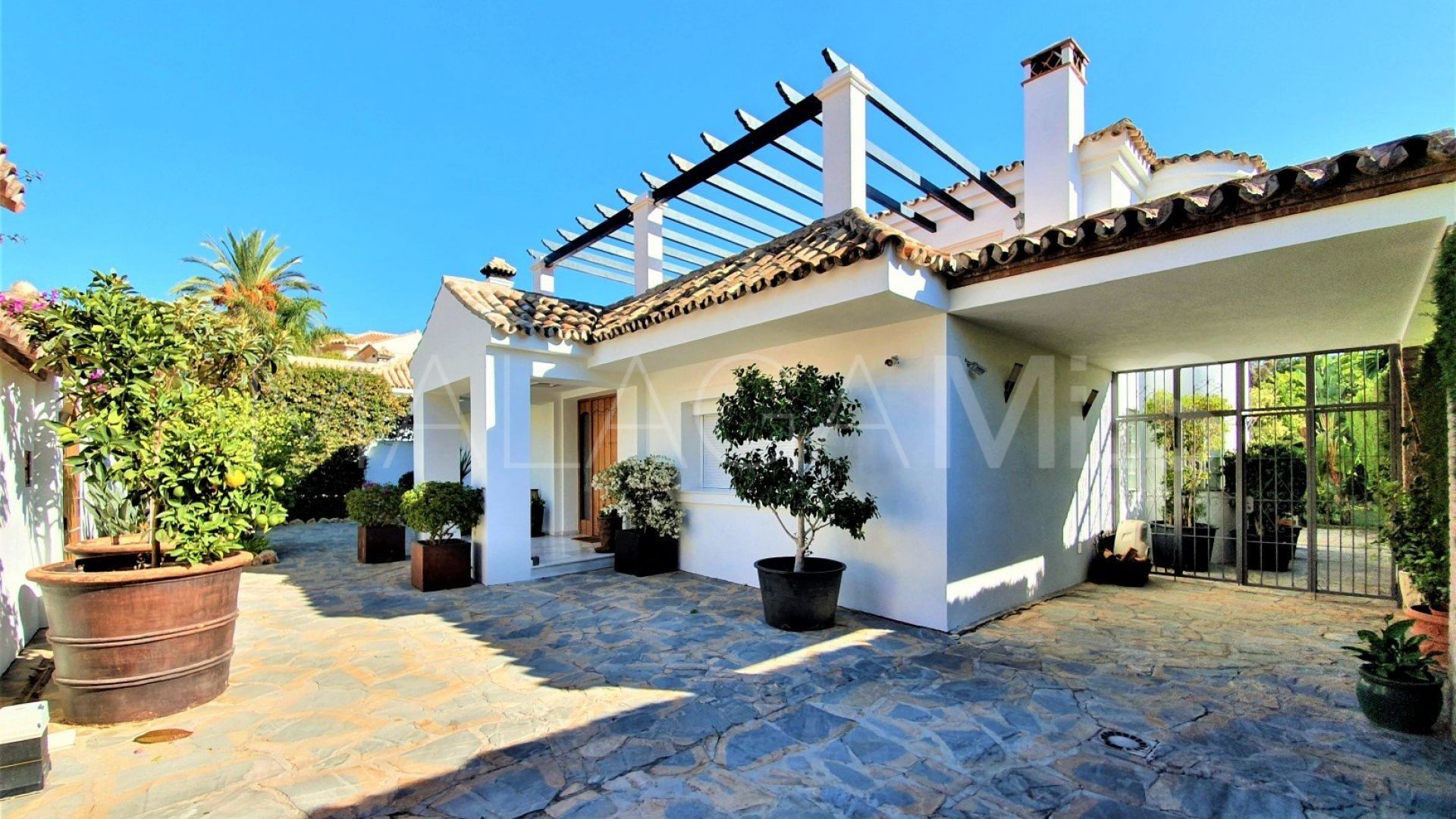 Villa for sale in Guadalmina Alta