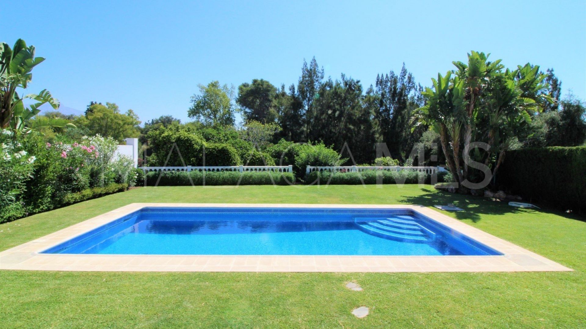 Villa for sale in Guadalmina Alta