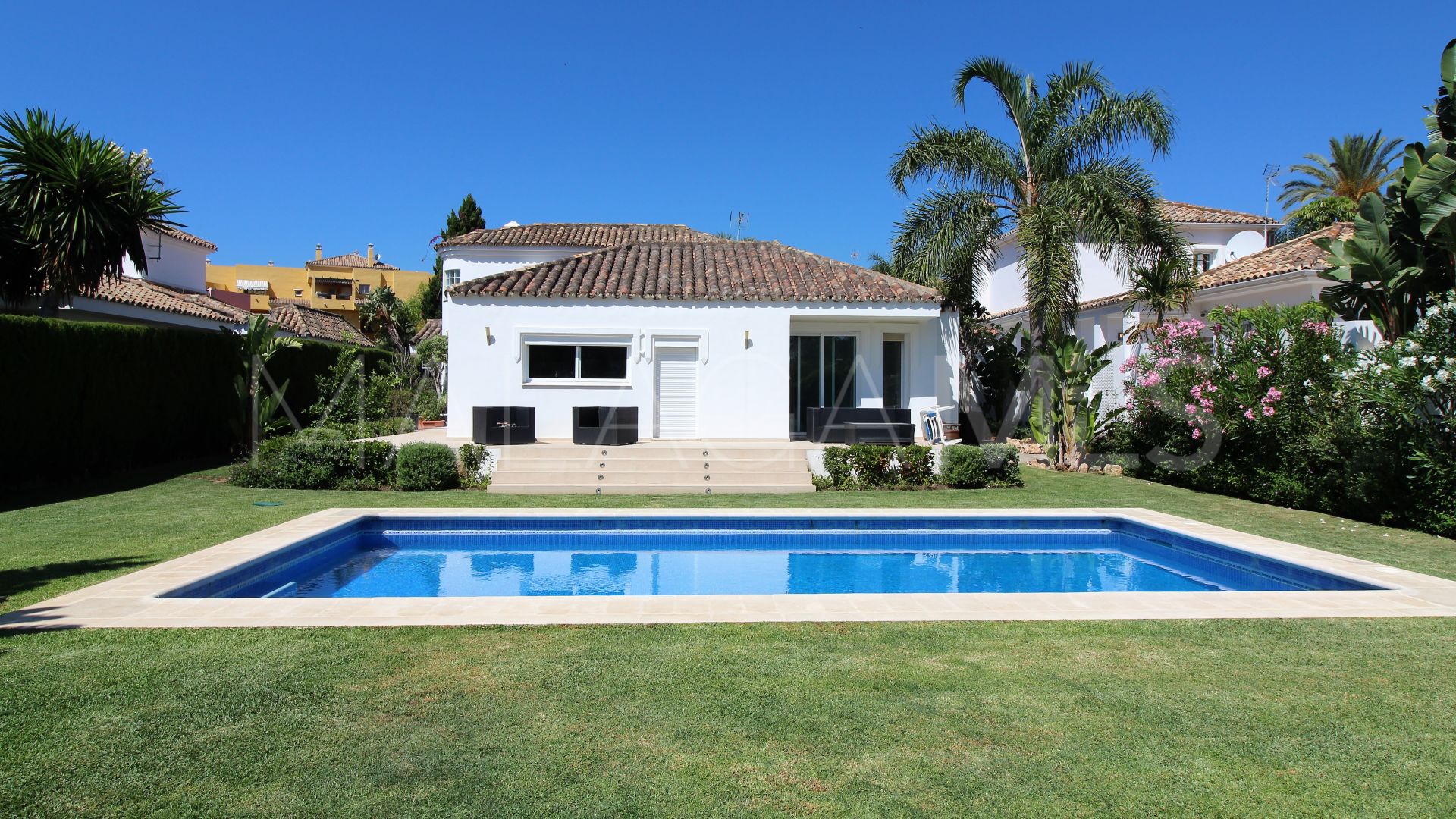 Villa for sale in Guadalmina Alta