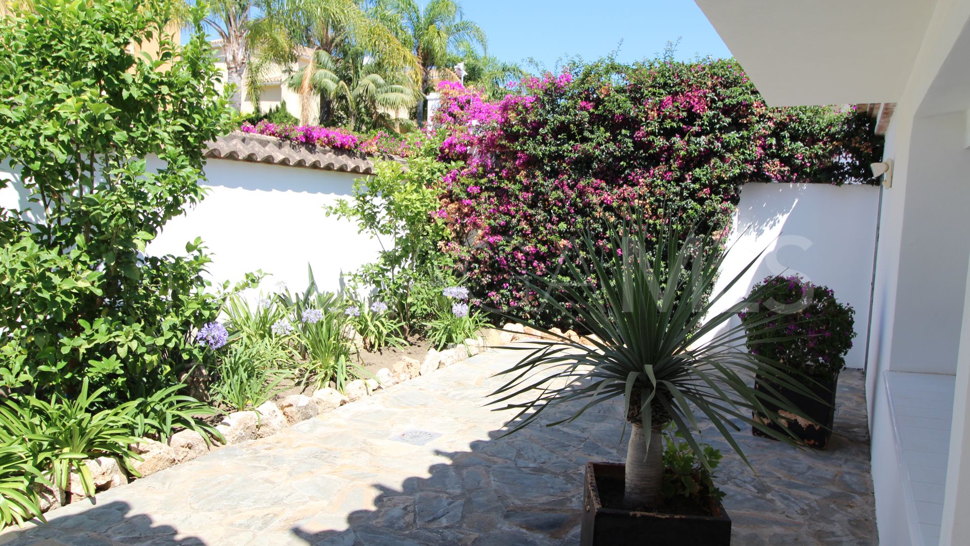 Villa for sale in Guadalmina Alta