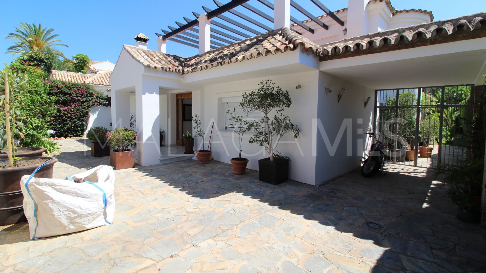 Villa for sale in Guadalmina Alta