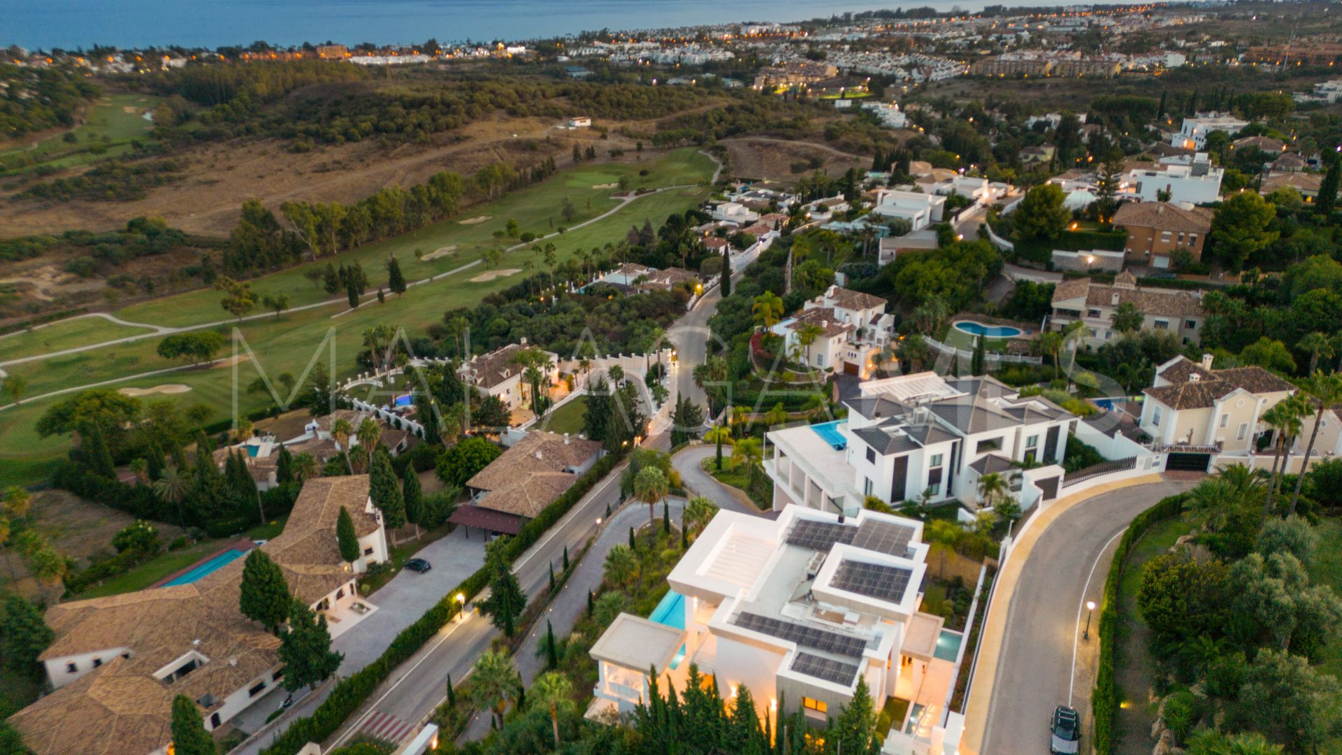 El Paraiso 7 bedrooms villa for sale