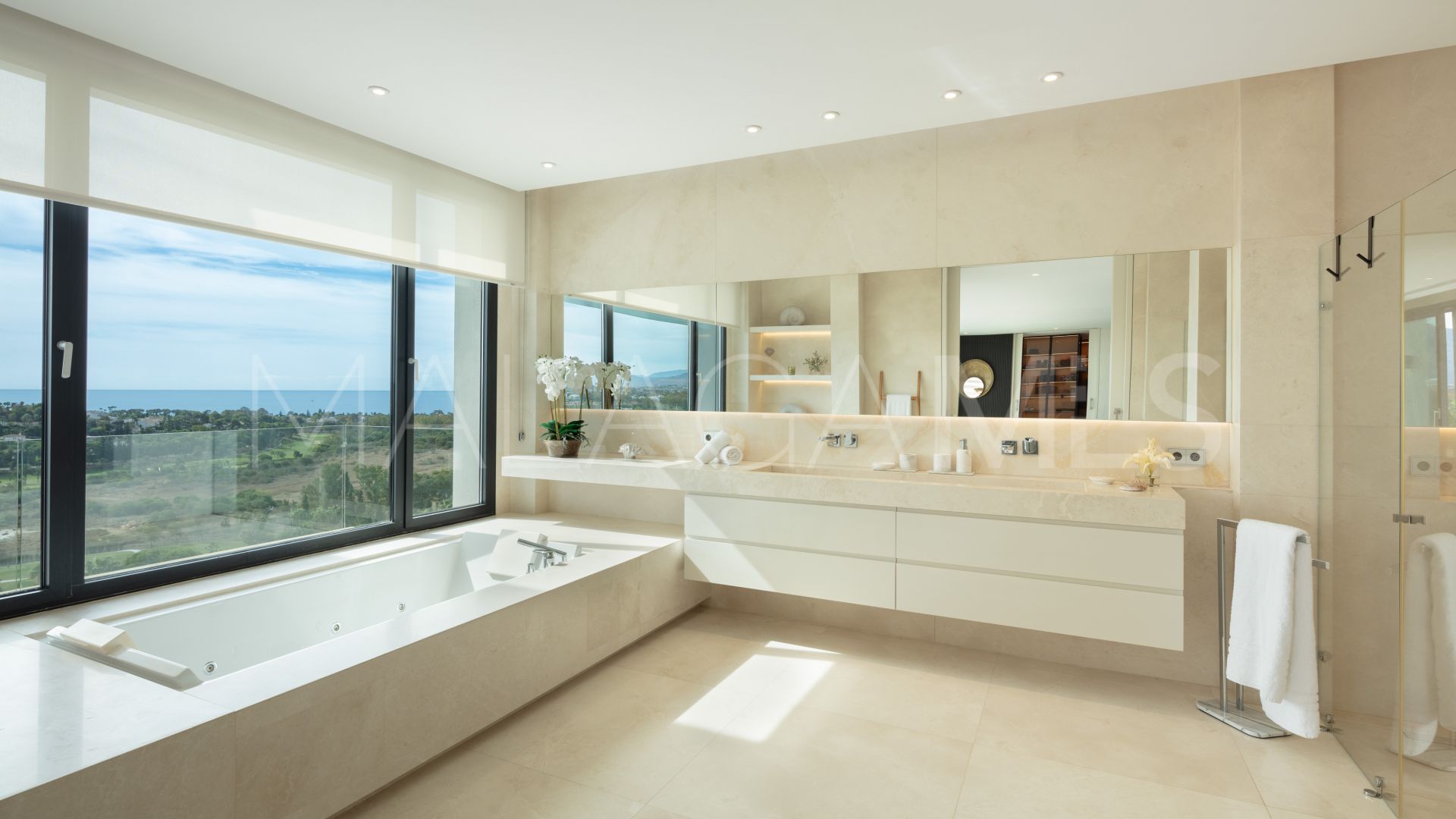 El Paraiso 7 bedrooms villa for sale