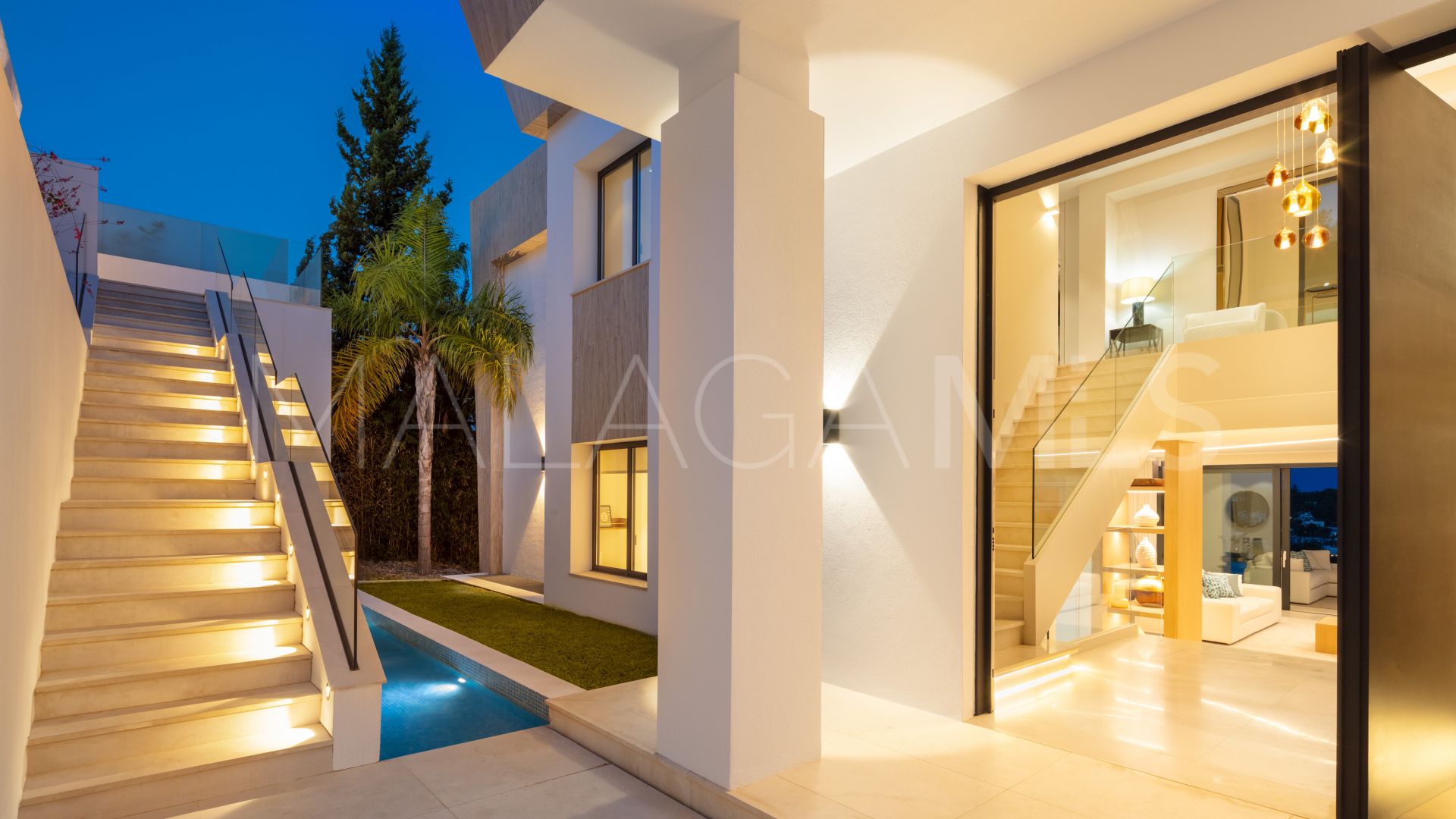 El Paraiso 7 bedrooms villa for sale