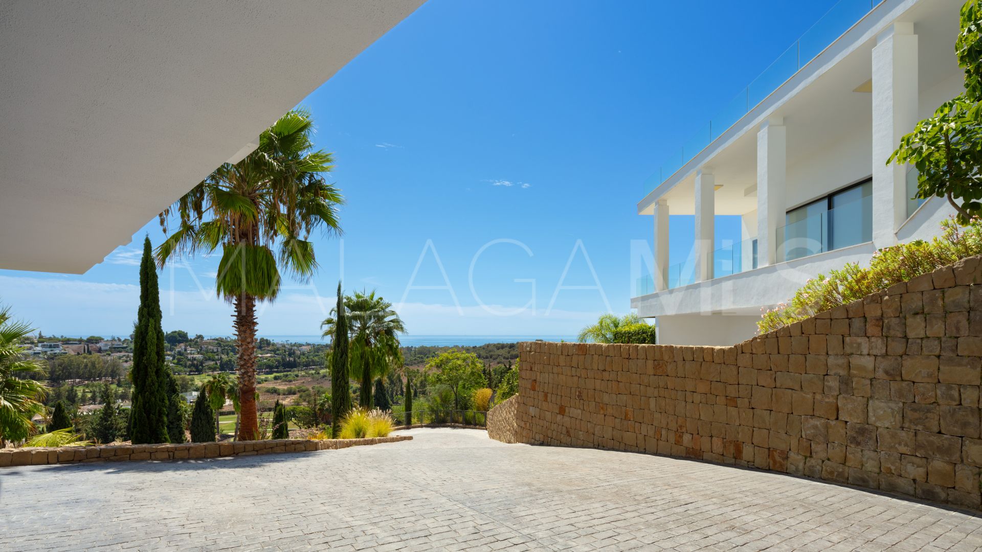 El Paraiso 7 bedrooms villa for sale
