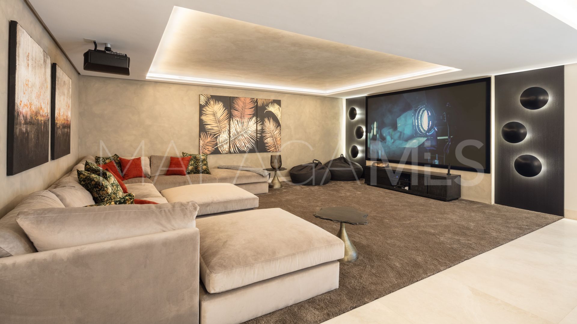 El Paraiso 7 bedrooms villa for sale