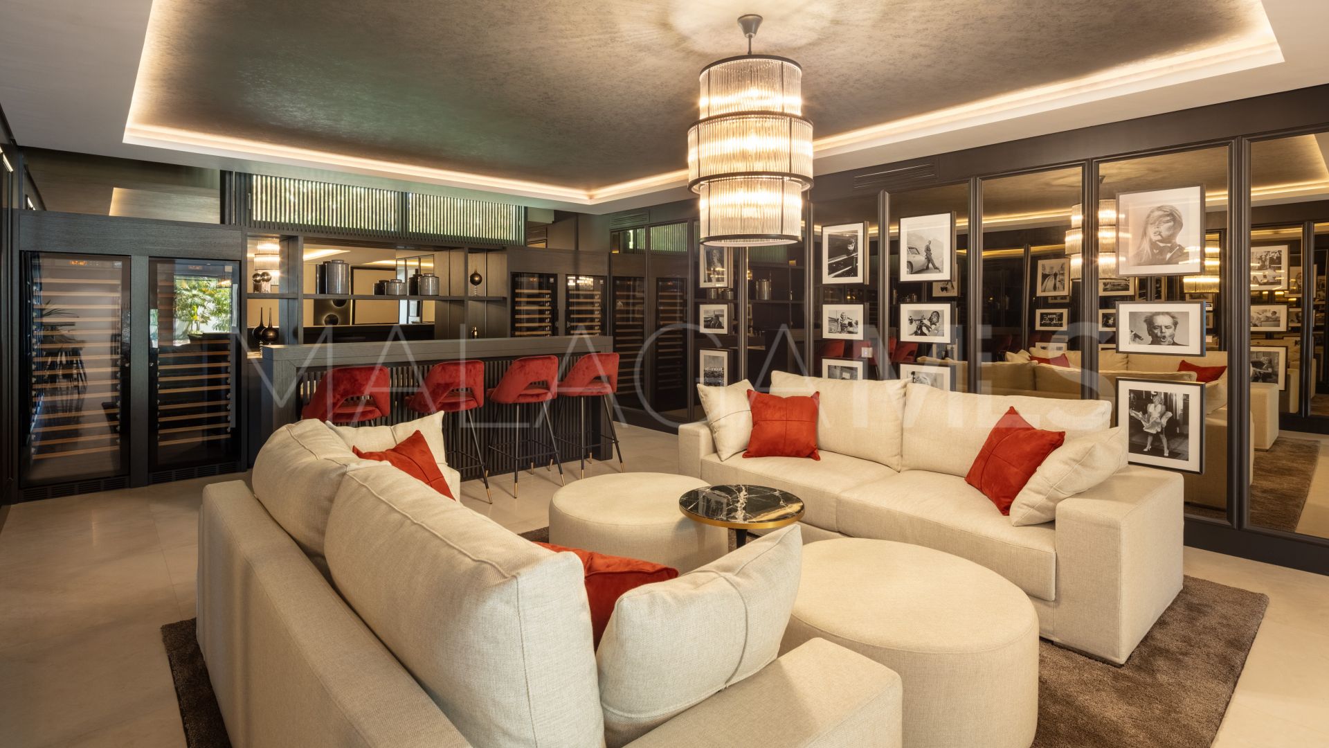 El Paraiso 7 bedrooms villa for sale