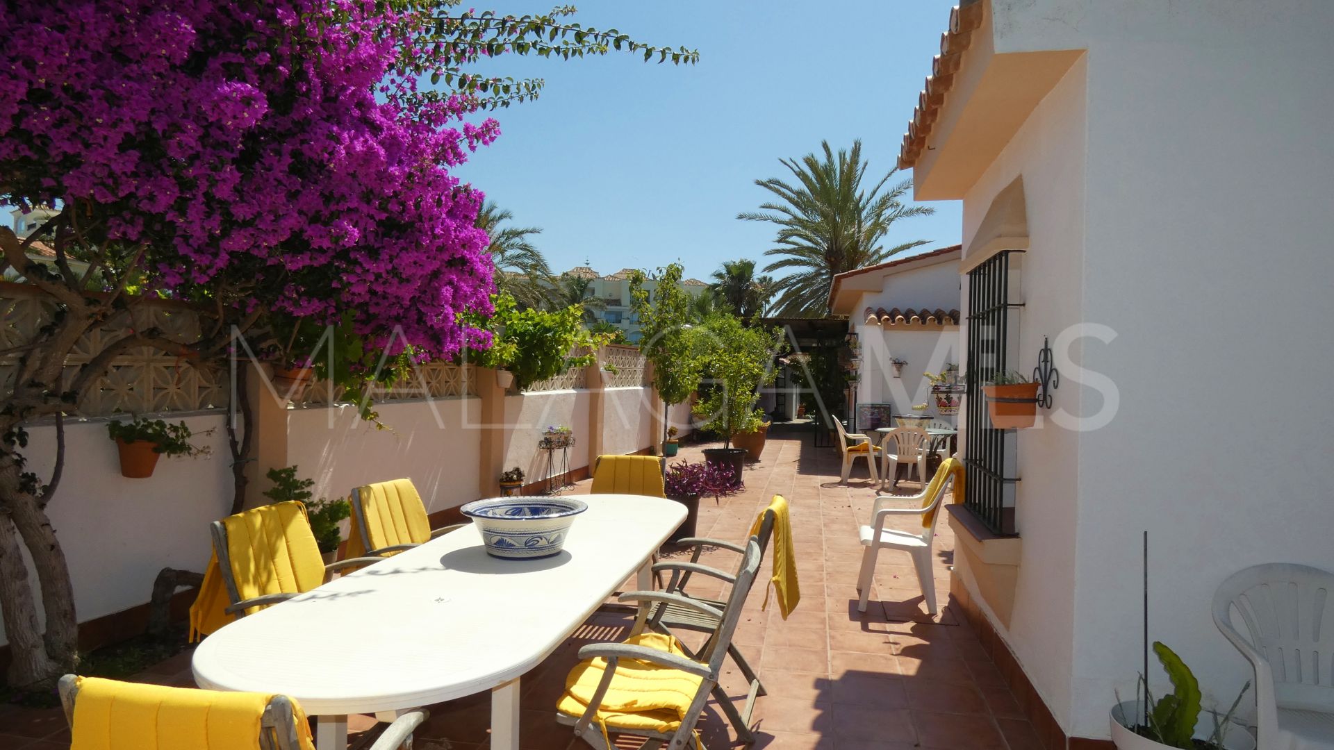 Villa for sale in Elviria