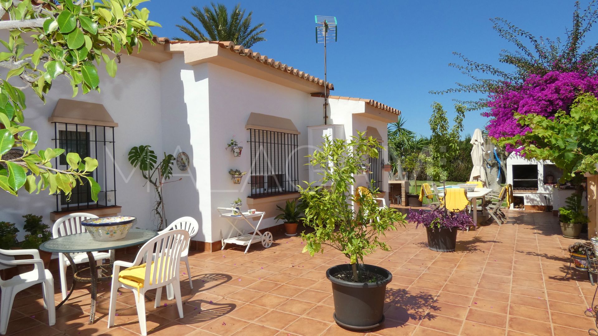 Villa for sale in Elviria