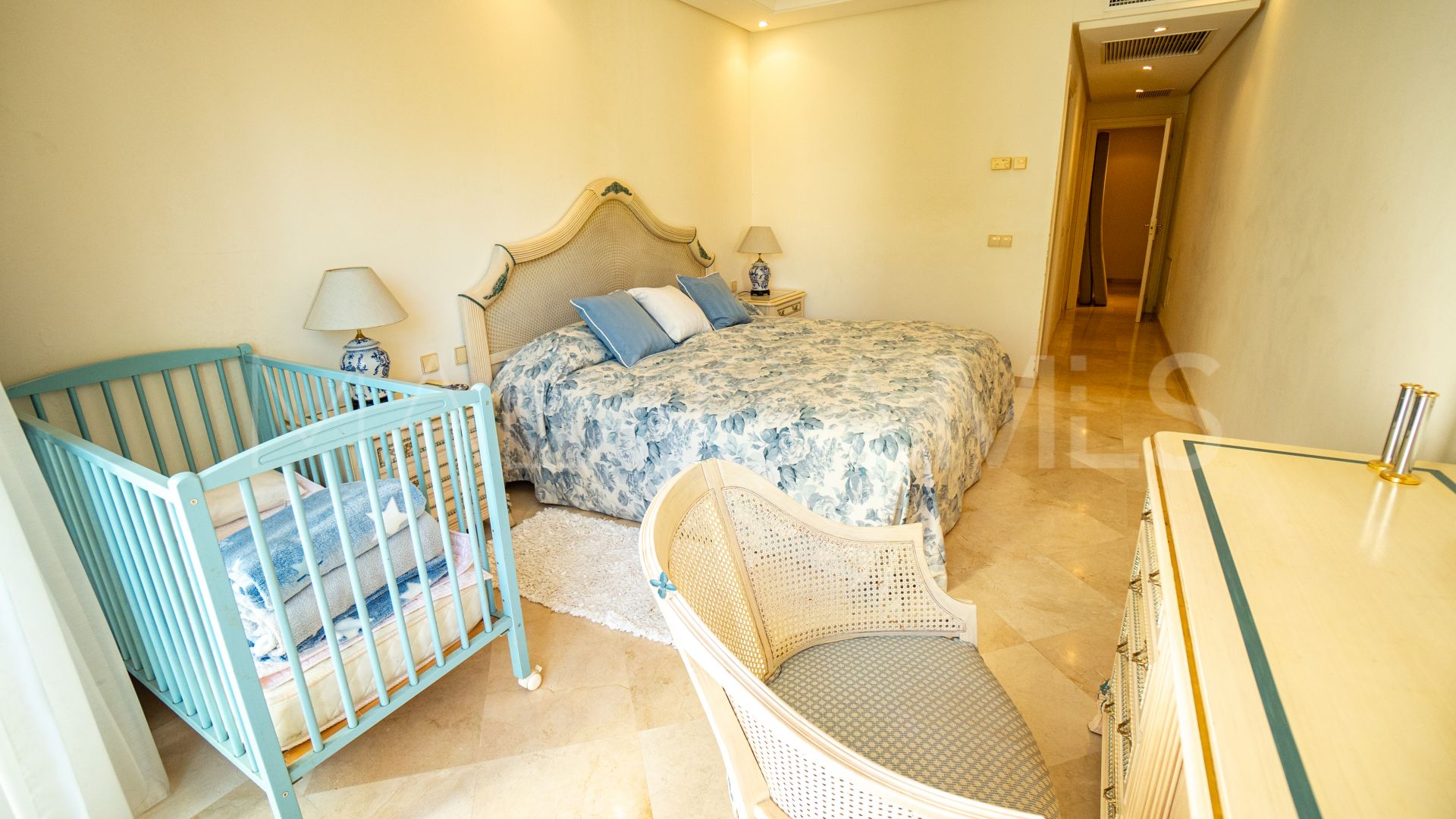 Buy apartamento planta baja in Marbella - Puerto Banus