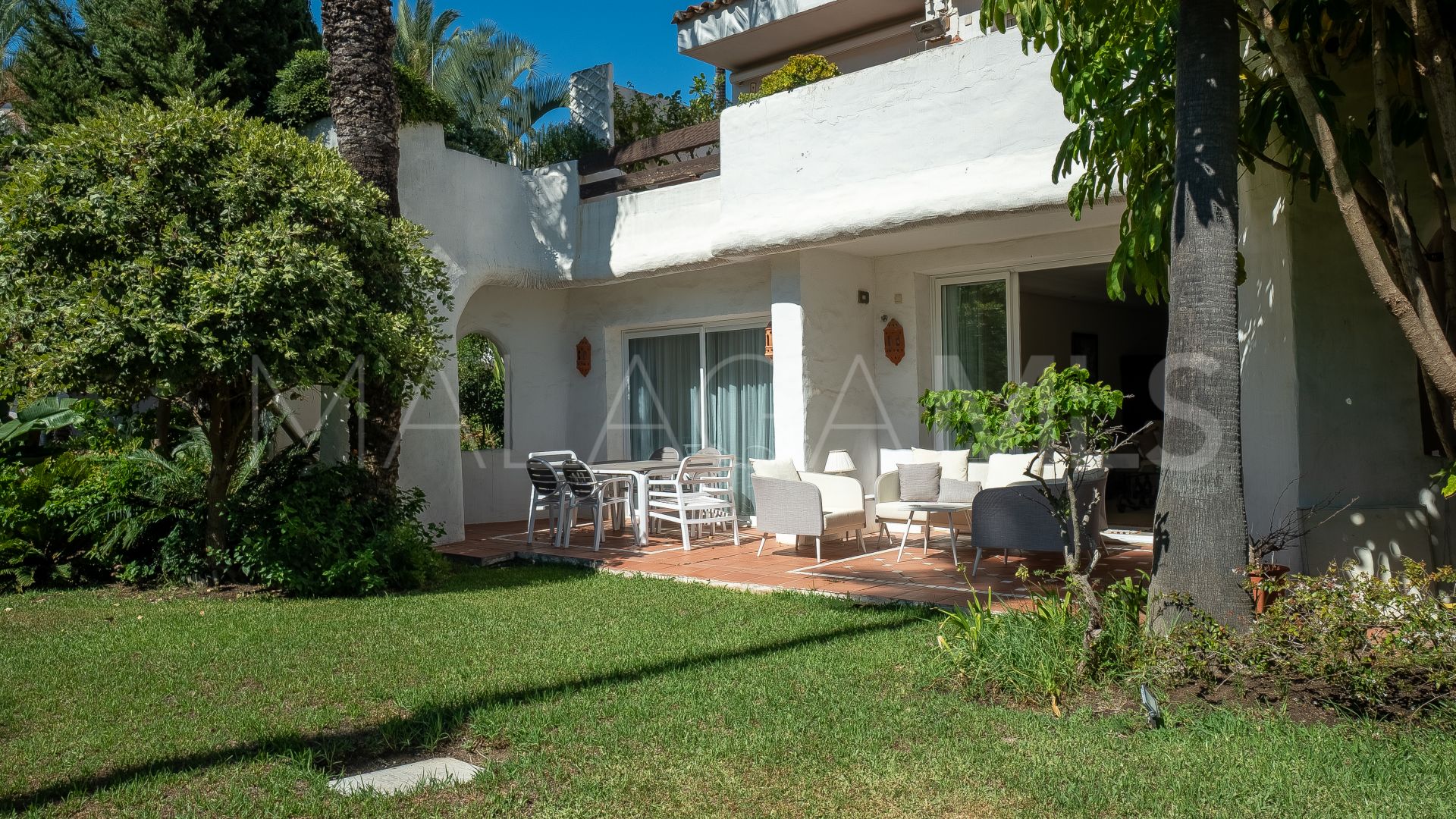 Buy apartamento planta baja in Marbella - Puerto Banus