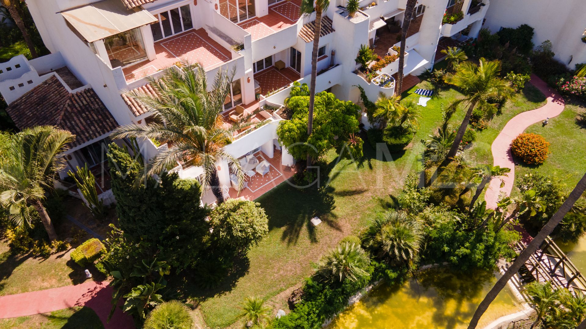 Buy apartamento planta baja in Marbella - Puerto Banus