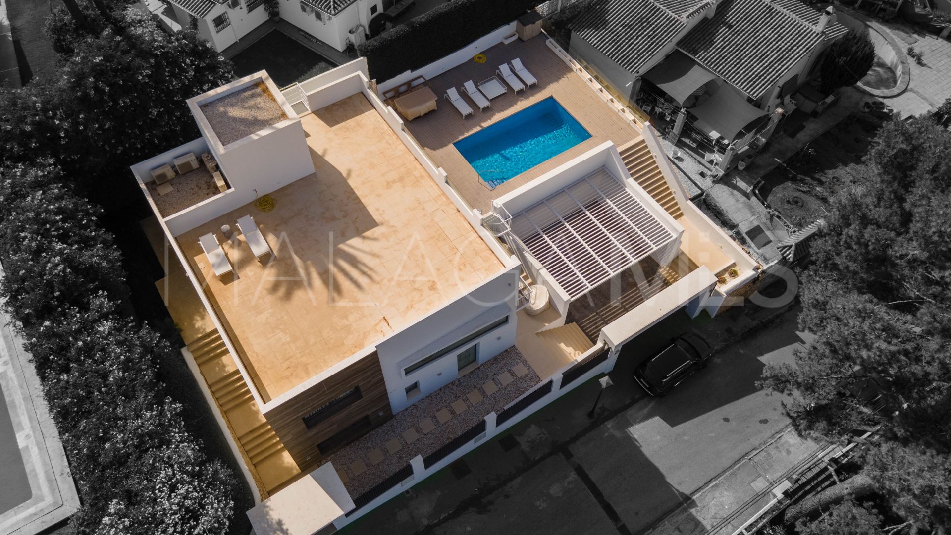 Villa for sale in Nueva Andalucia