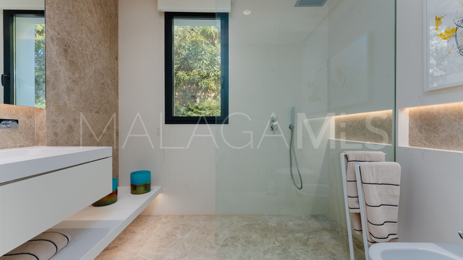 Villa for sale in Nueva Andalucia