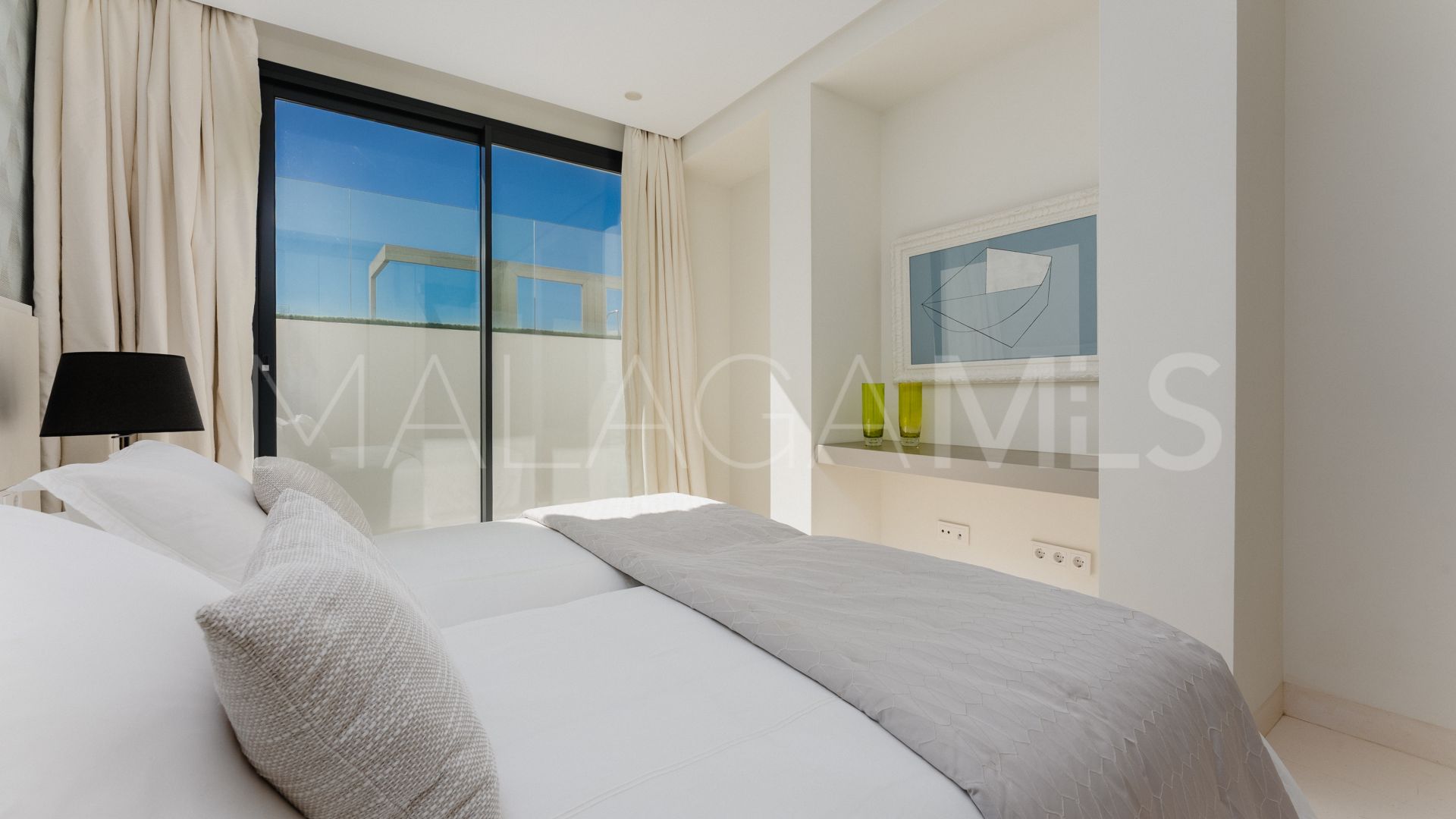 Villa for sale in Nueva Andalucia