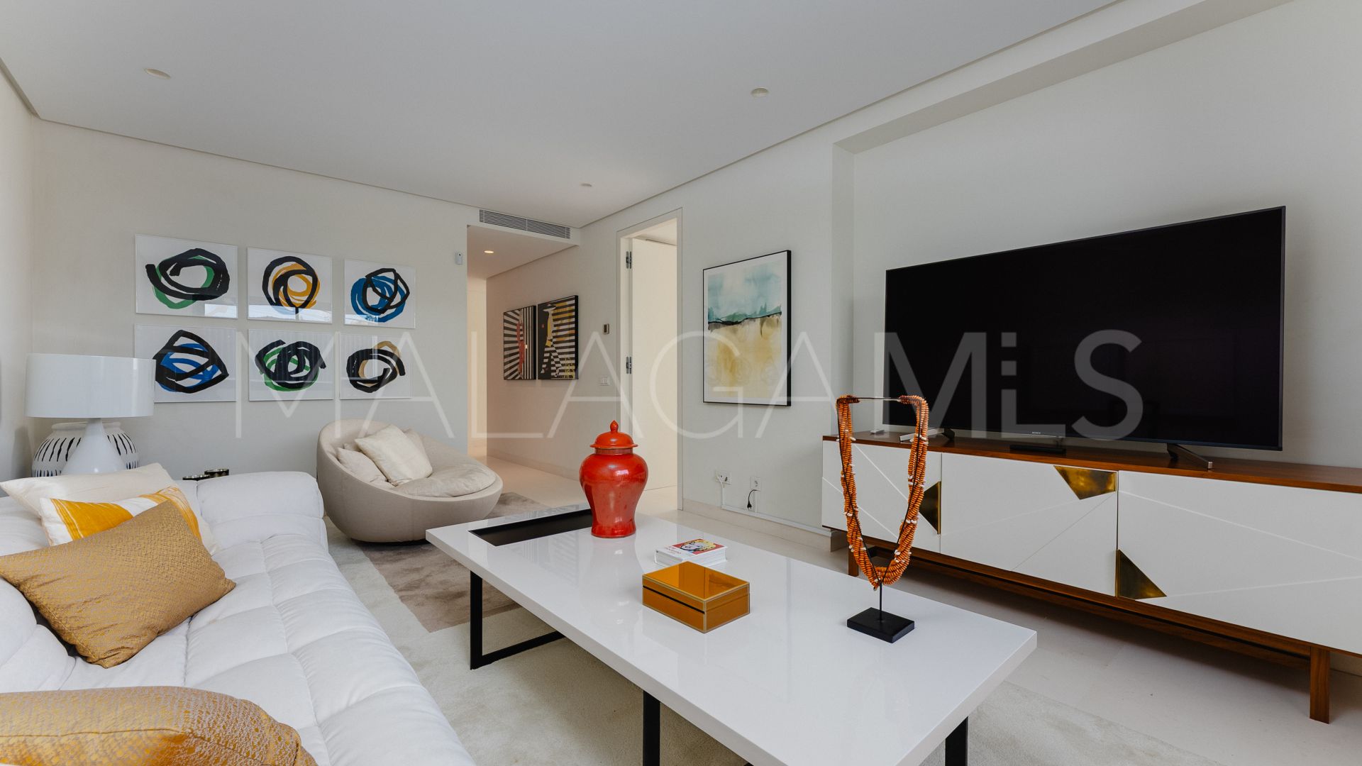 Villa for sale in Nueva Andalucia