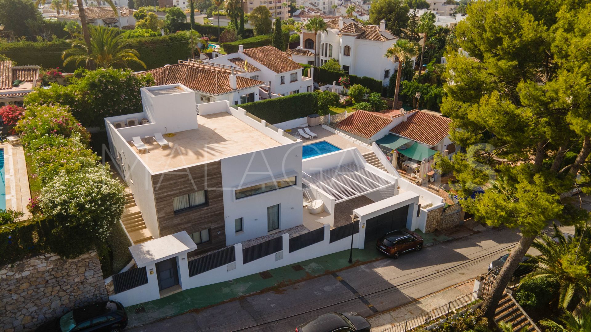 Villa for sale in Nueva Andalucia