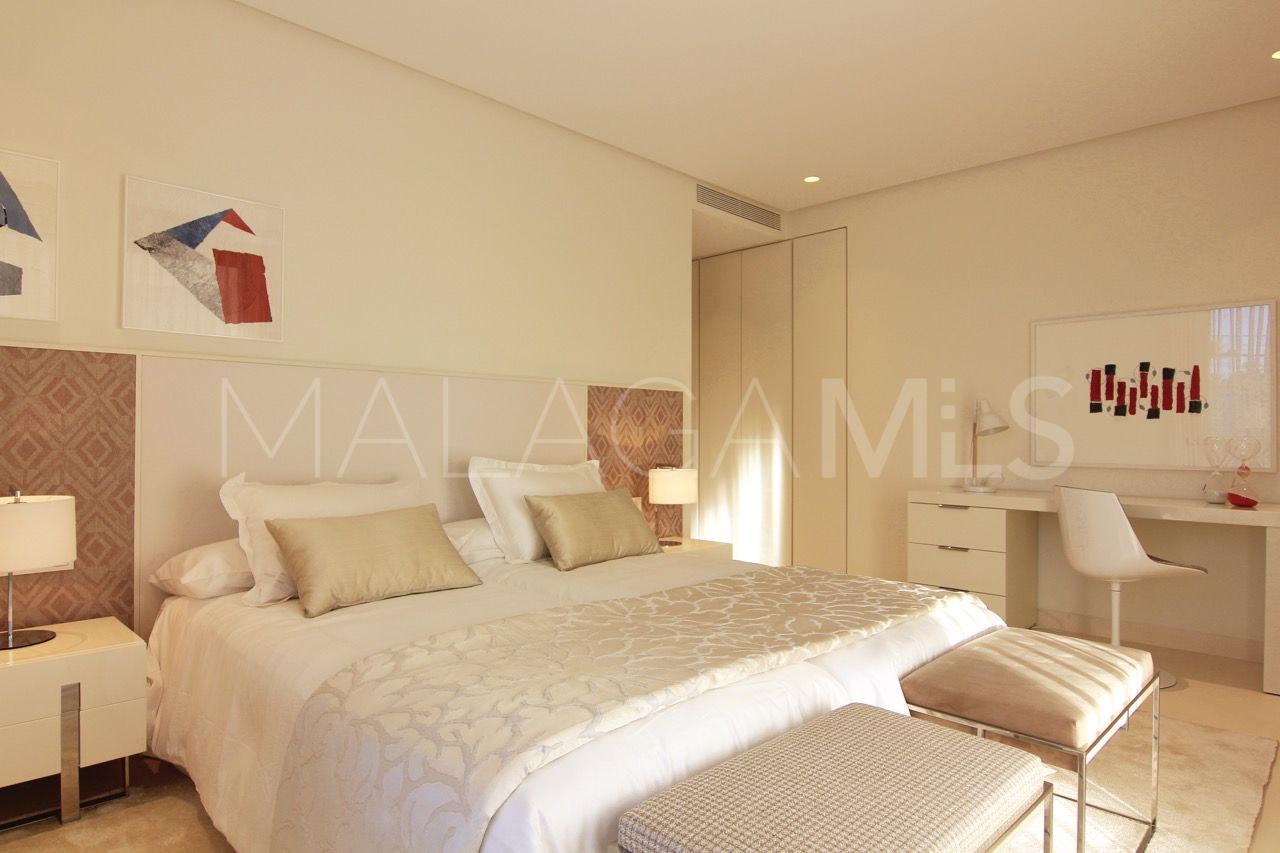 Villa for sale in Nueva Andalucia