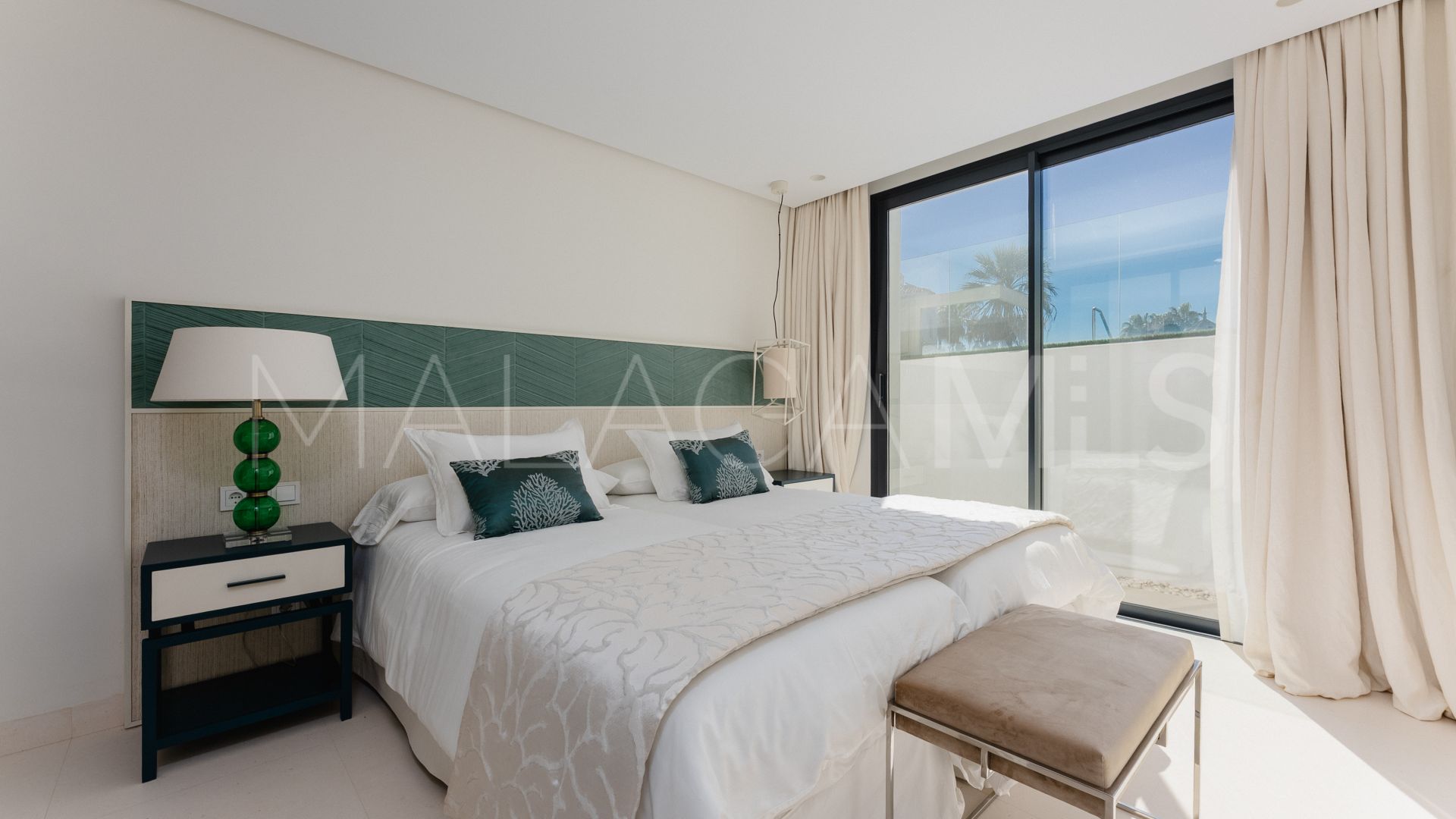 Villa for sale in Nueva Andalucia